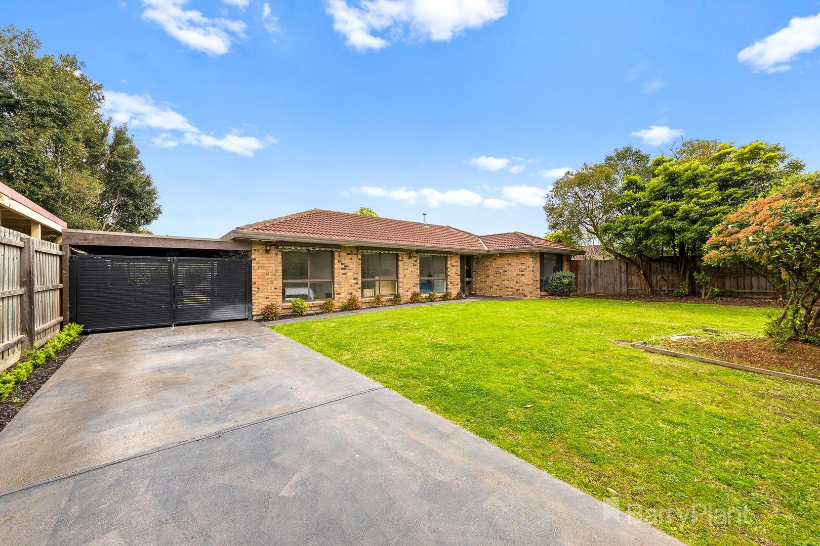 3 bedrooms House in 1 Strathavan Drive BERWICK VIC, 3806