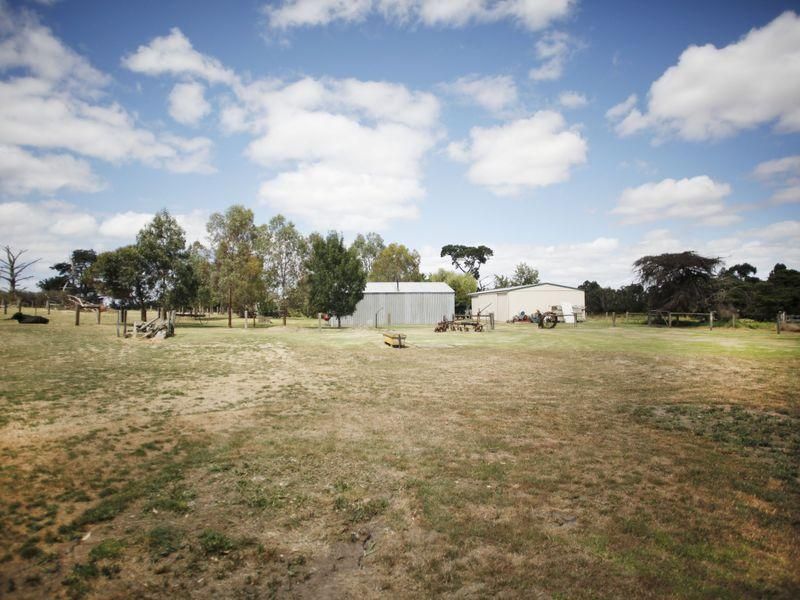 235 Bald Hill Road, PAKENHAM VIC 3810, Image 2