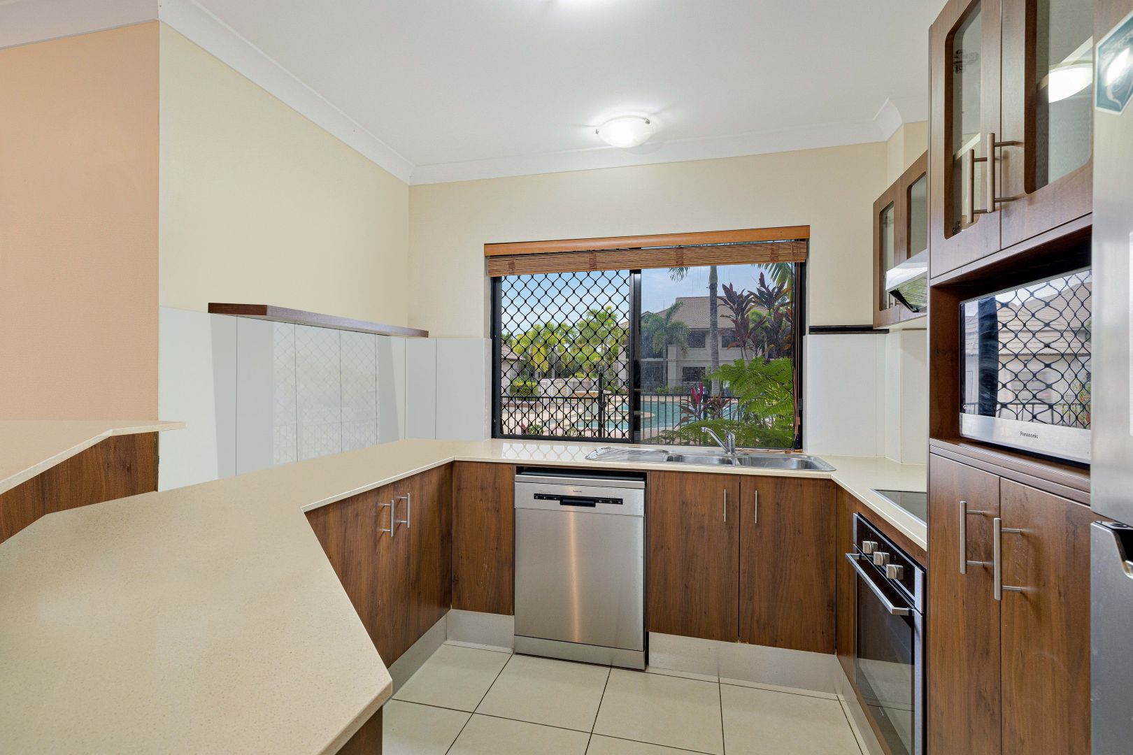 62/1-15 Robson Street, Mooroobool QLD 4870, Image 2