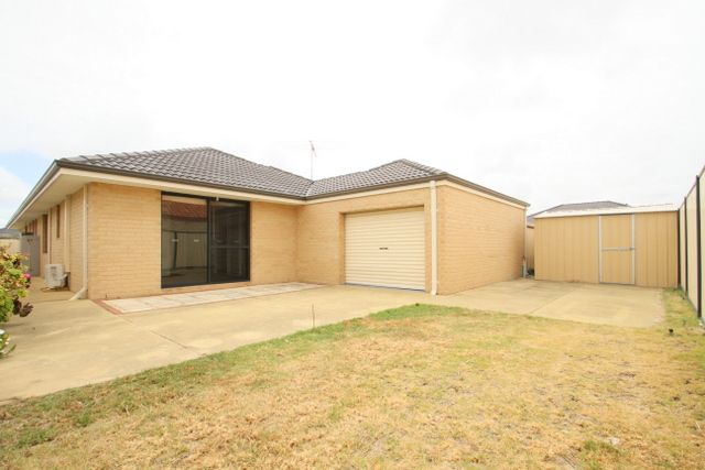 2 Sorrento Turn, Secret Harbour WA 6173, Image 2