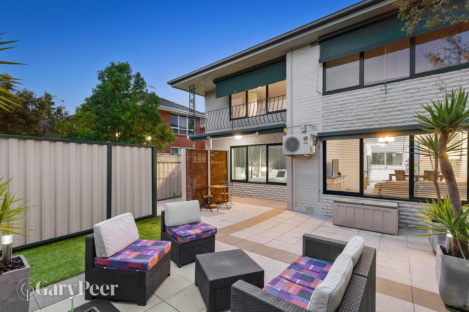 1/10 St Huberts Road, Carnegie VIC 3163, Image 2