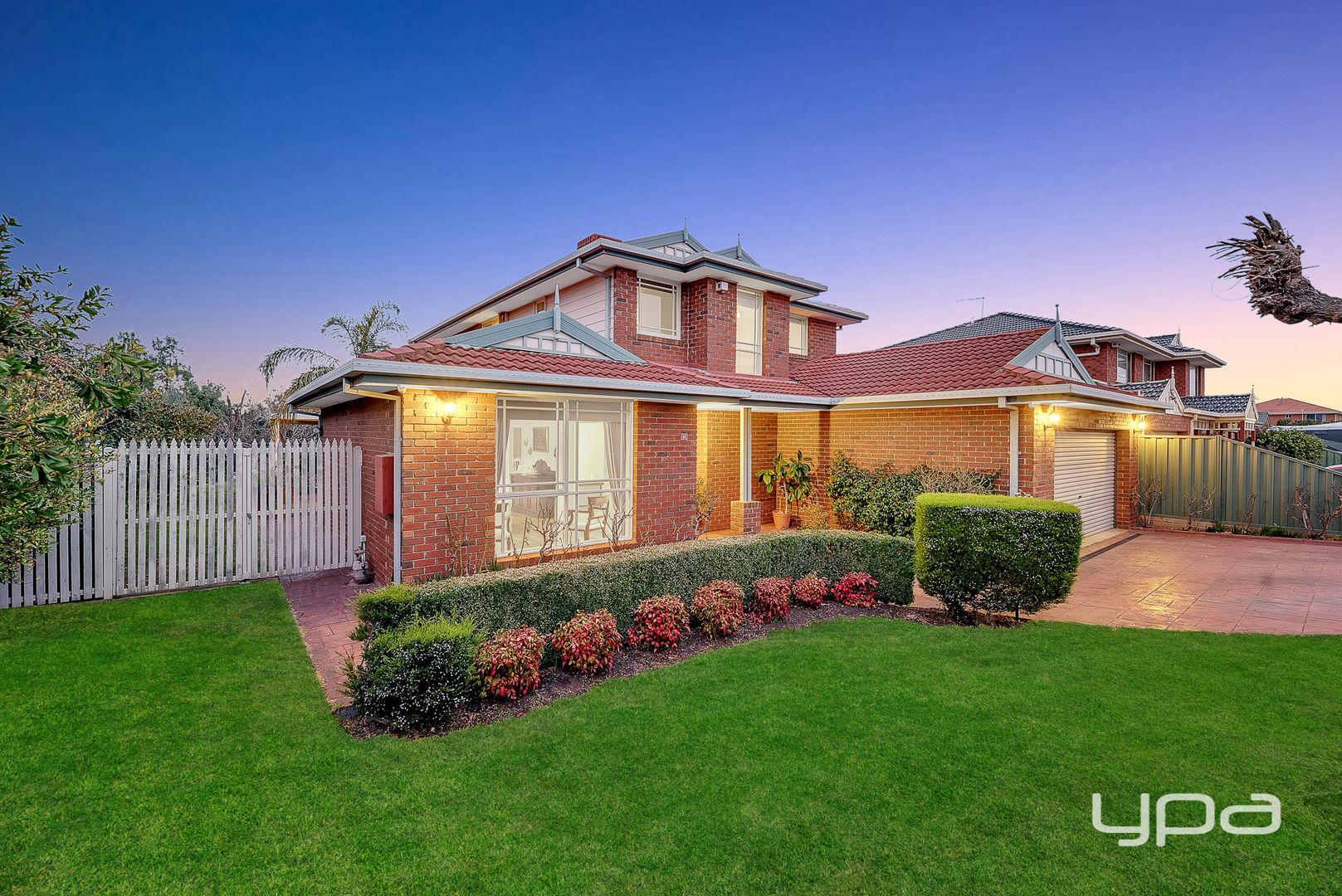 10 Blaxland Place, Taylors Lakes VIC 3038, Image 1