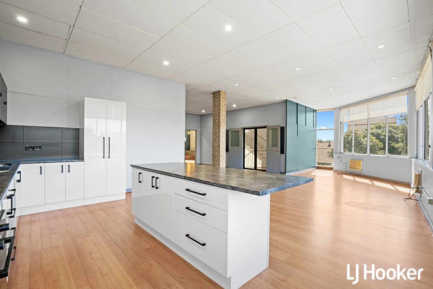 4 bedrooms Apartment / Unit / Flat in 1/977 Albany Highway VICTORIA PARK WA, 6100