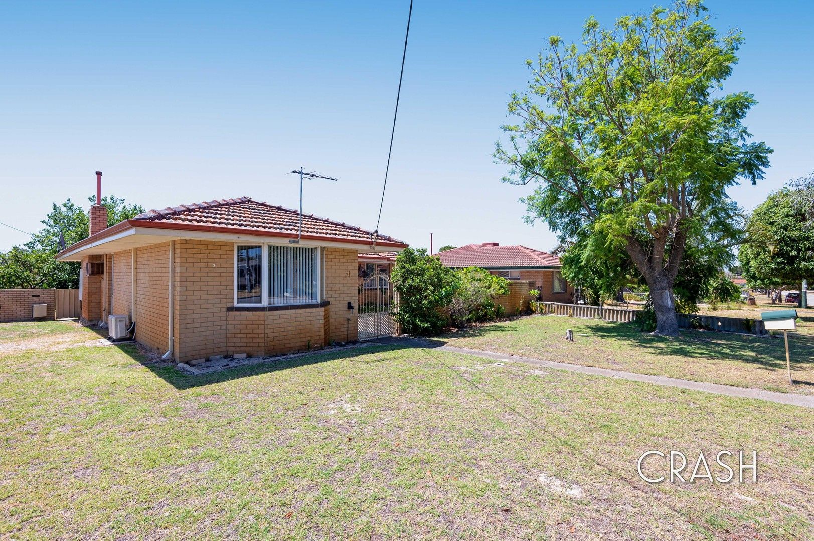 3 bedrooms House in 2 Lorenzo Street THORNLIE WA, 6108