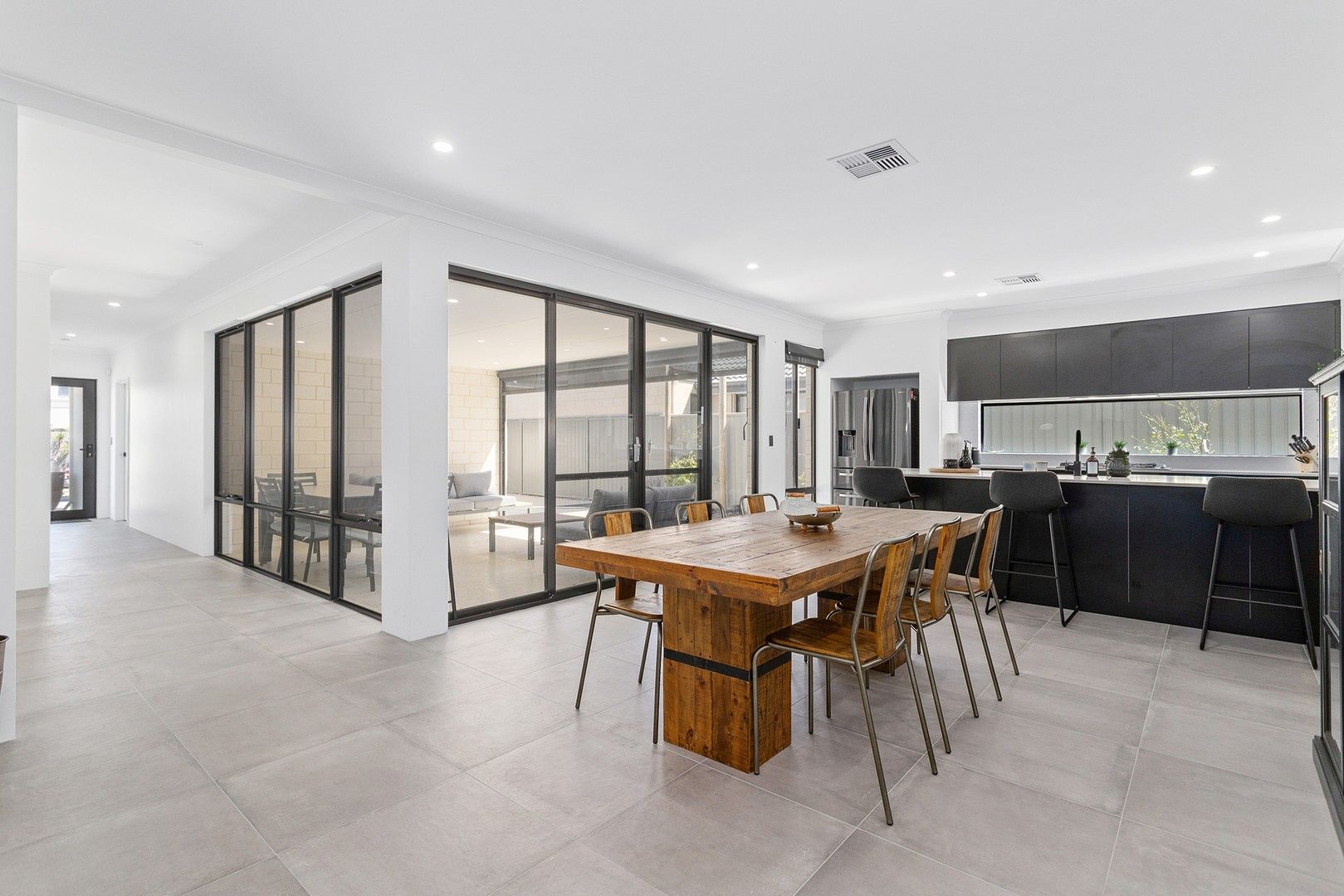 4 bedrooms House in 8 Gibraltar Way MINDARIE WA, 6030