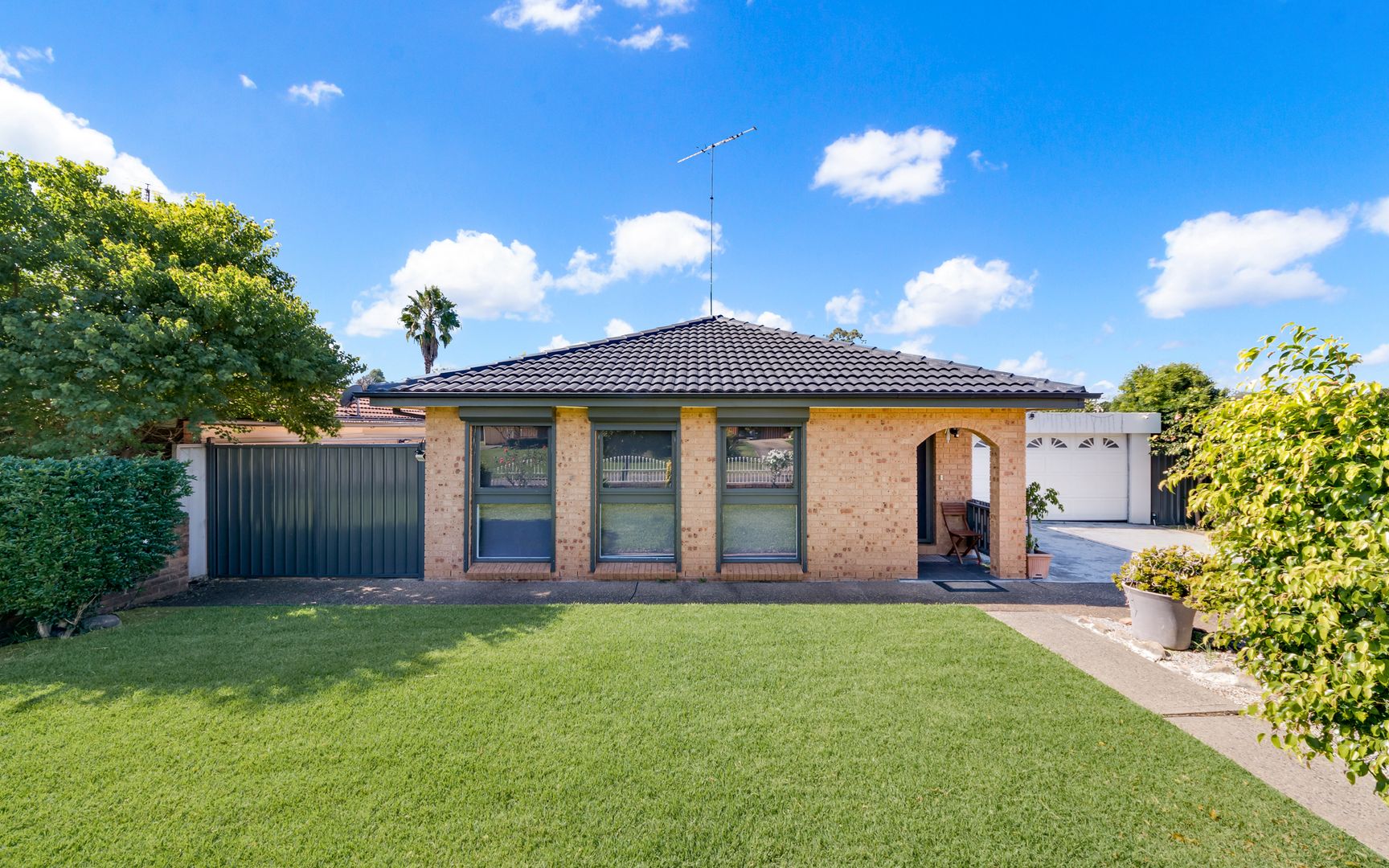 27 Wintaroo Crescent, St Helens Park NSW 2560, Image 1