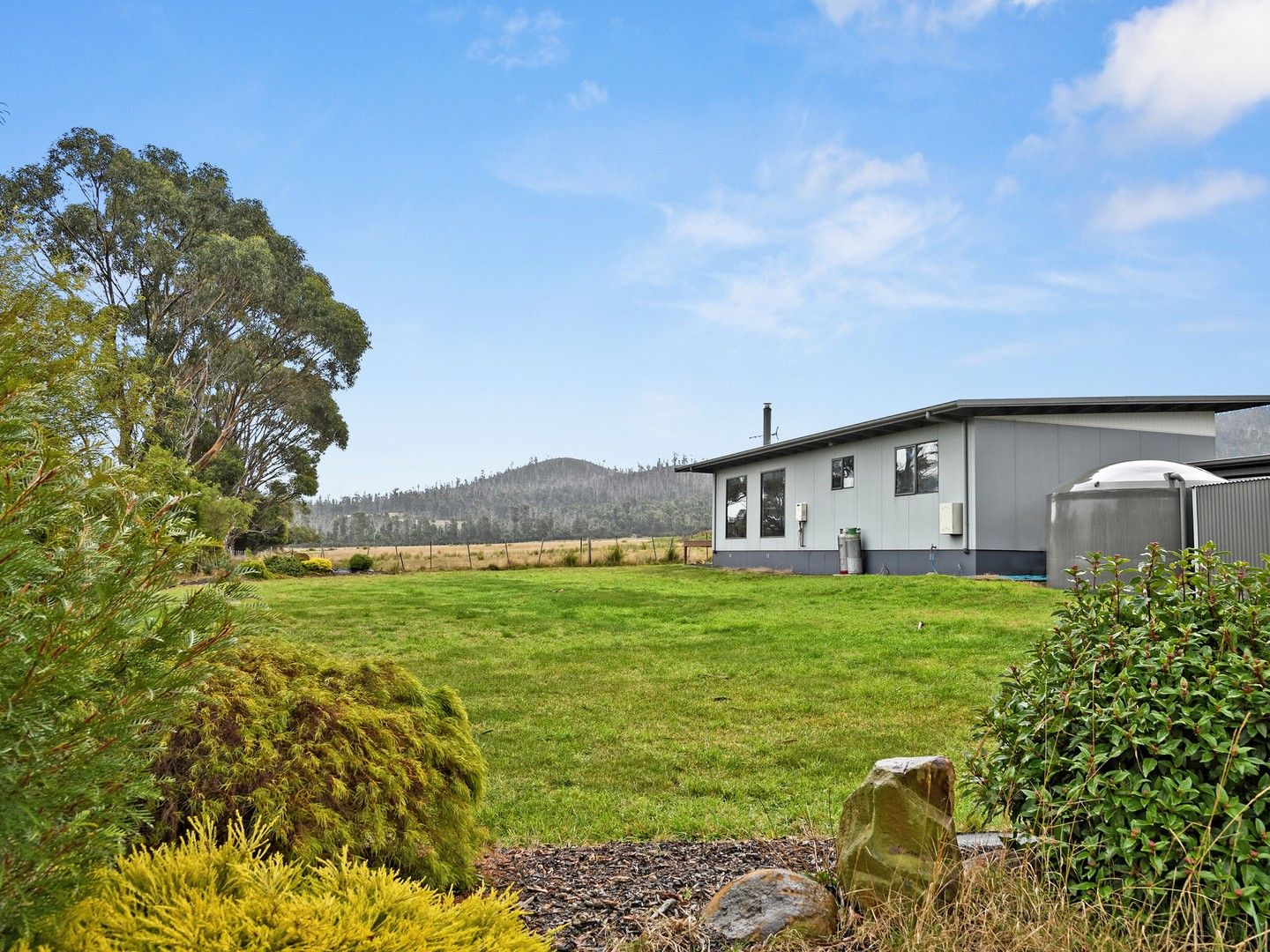 2 bedrooms House in 71 Gellibrand Street DUNALLEY TAS, 7177