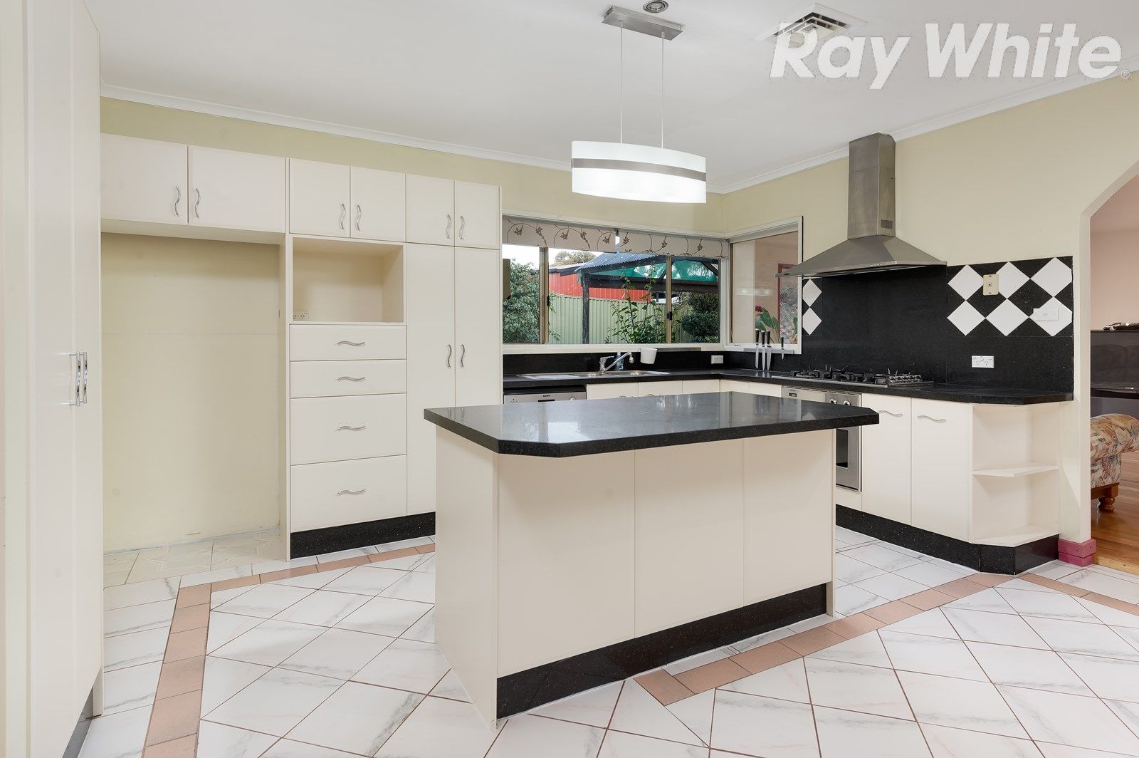 6 Henty Court, Mill Park VIC 3082, Image 2