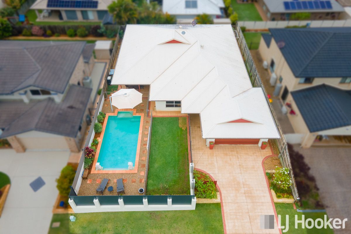 5 bedrooms House in 12 Pannikin Place THORNLANDS QLD, 4164