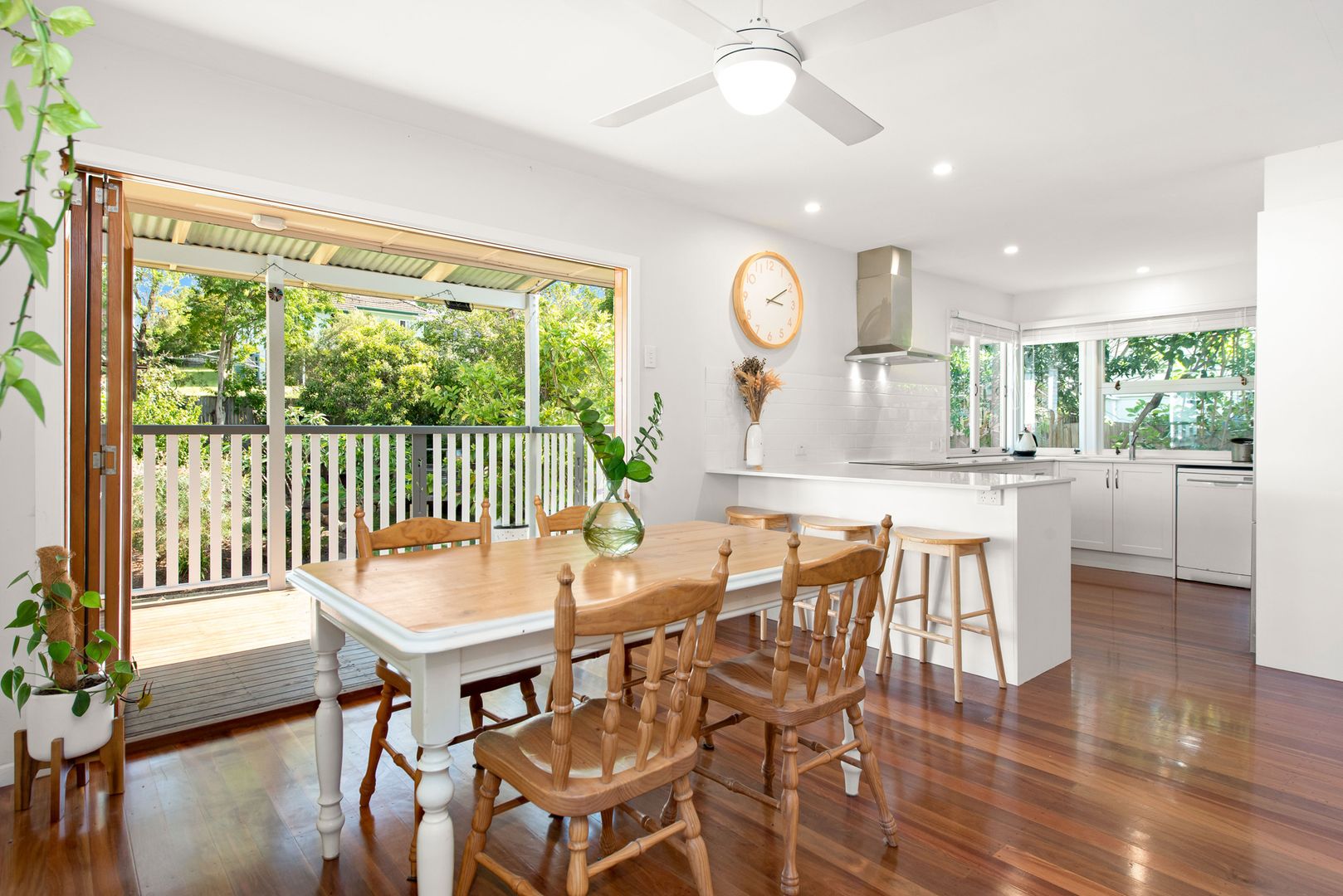 127 Sapphire Street, Holland Park Property History & Address Research