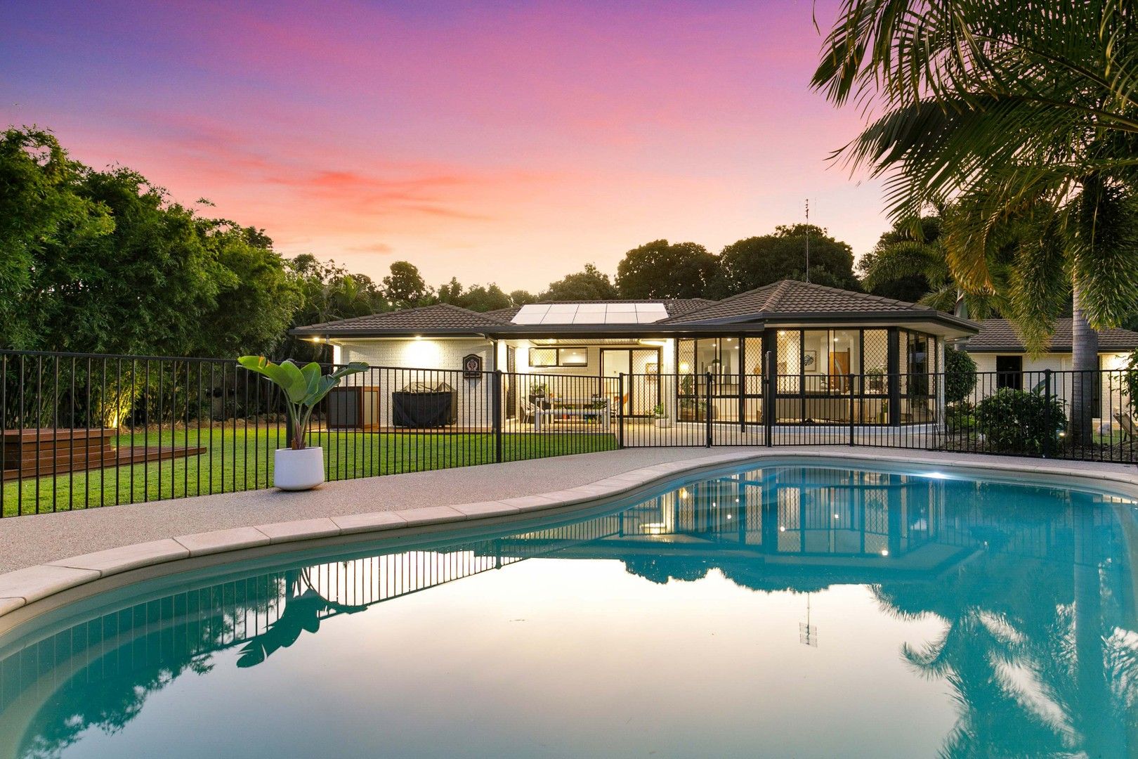 5 bedrooms House in 4 Jasmine Court DUNDOWRAN BEACH QLD, 4655