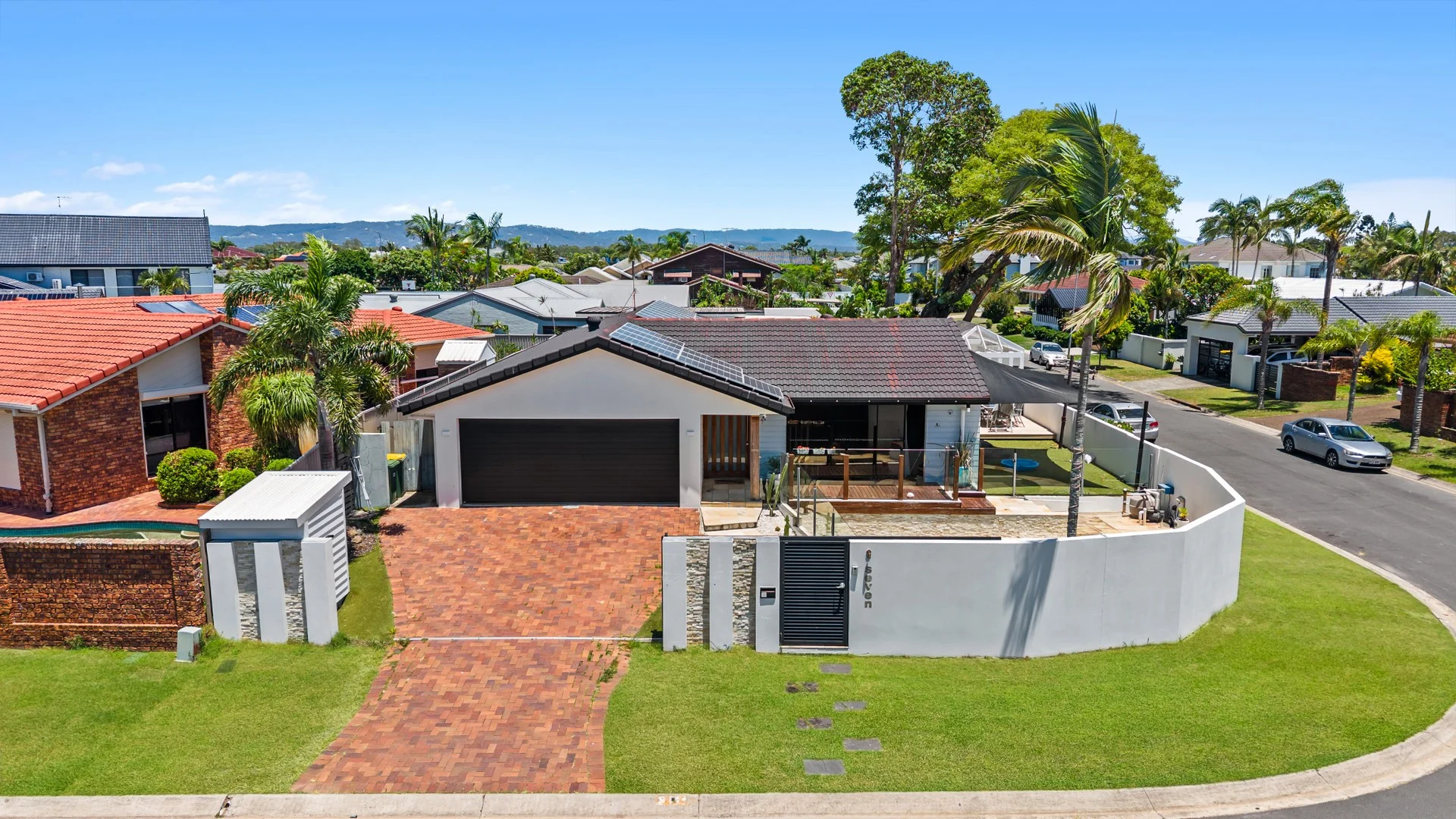 7 Compass Court, Mermaid Waters QLD 4218