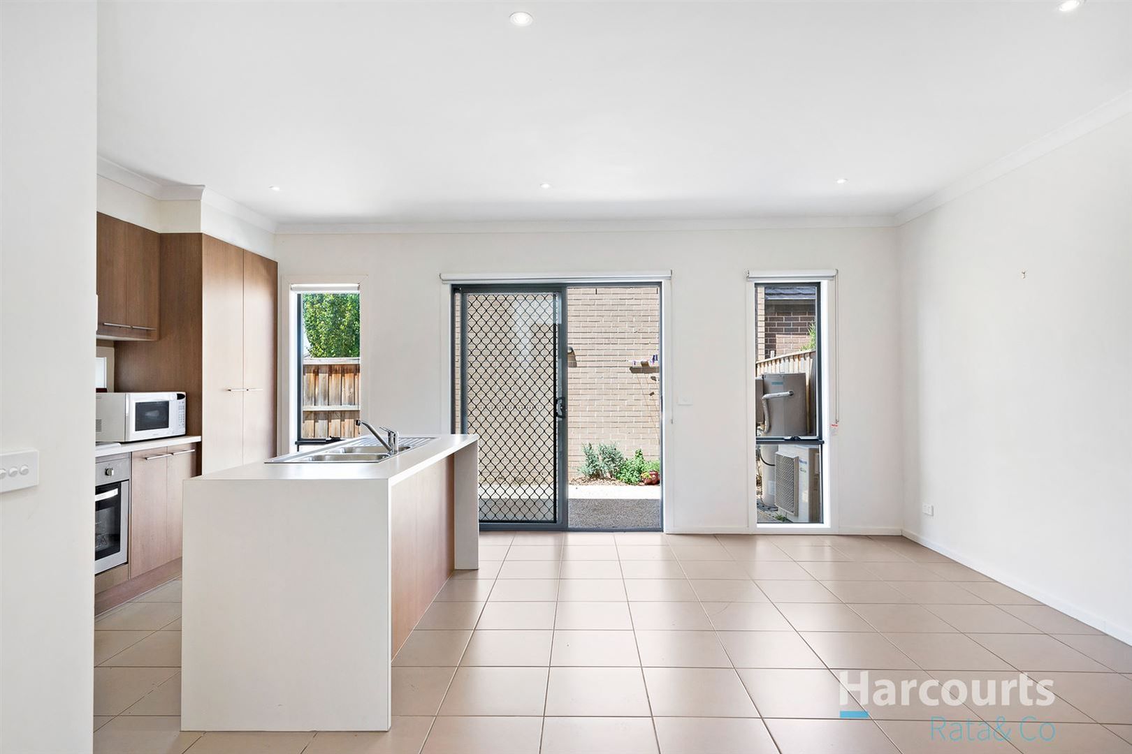 71 Lyndarum Drive, Epping VIC 3076, Image 2