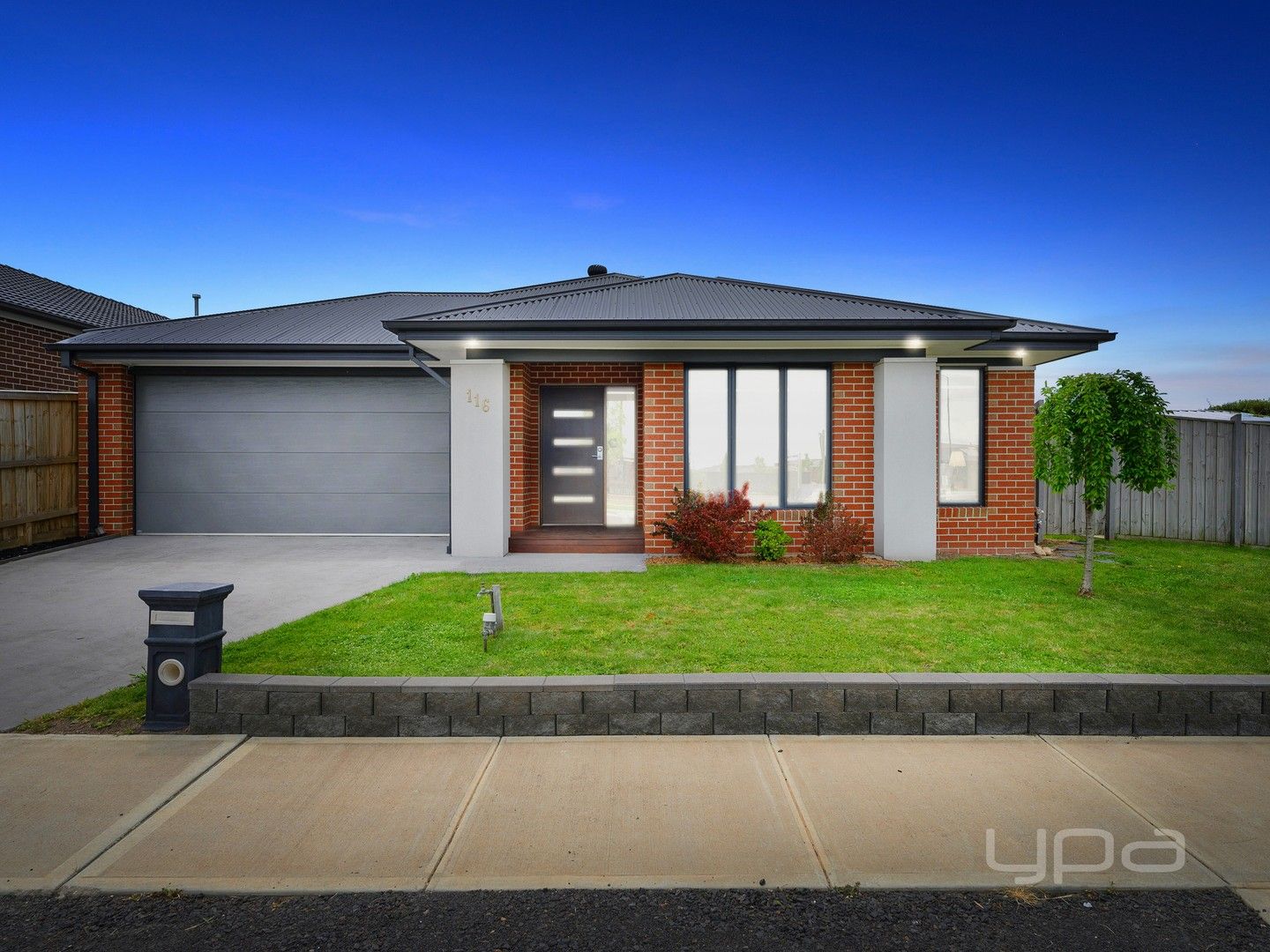 4 bedrooms House in 116 Claret Ash Boulevard HARKNESS VIC, 3337