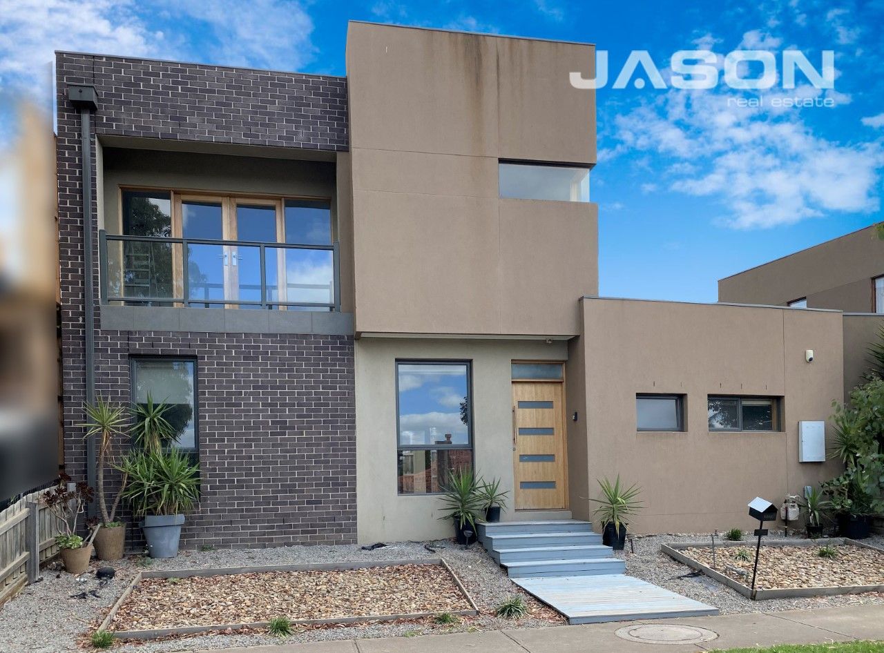 4 bedrooms House in 12/1-5 Heversham Grove GREENVALE VIC, 3059