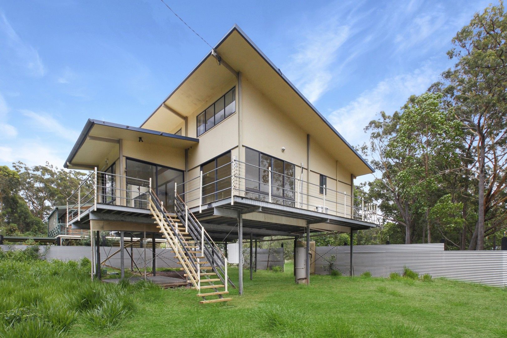 3 bedrooms House in 8 Gilcrest Rd RUSSELL ISLAND QLD, 4184