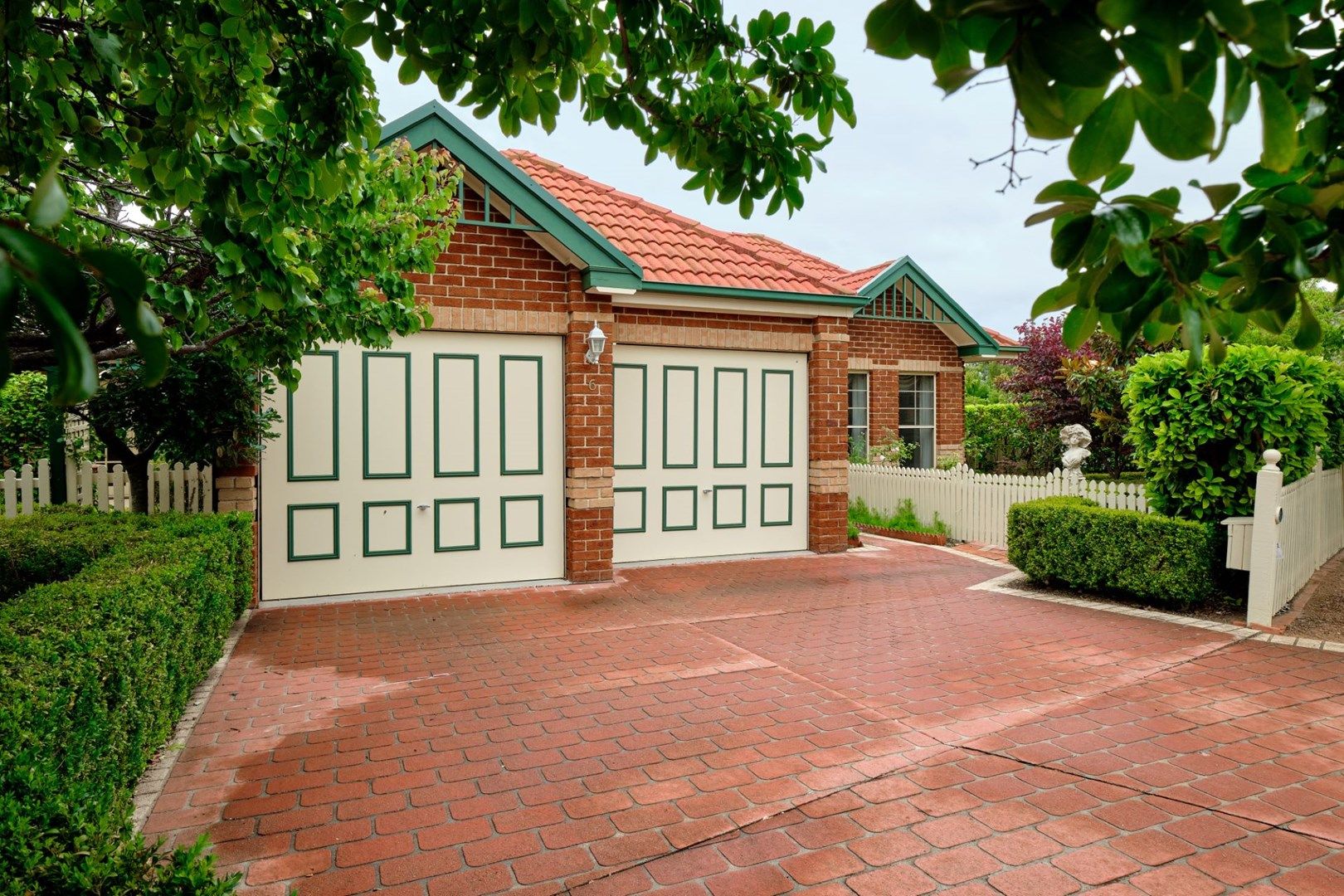 6 Rosewood Glenn, Jerrabomberra NSW 2619