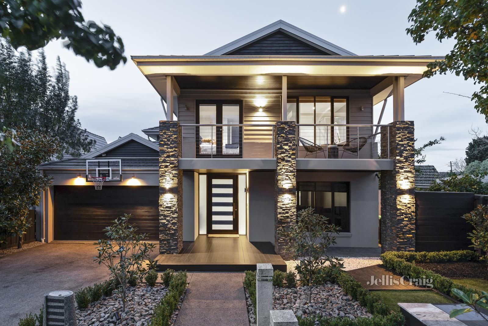 4 bedrooms House in 30 Grammar Street STRATHMORE VIC, 3041