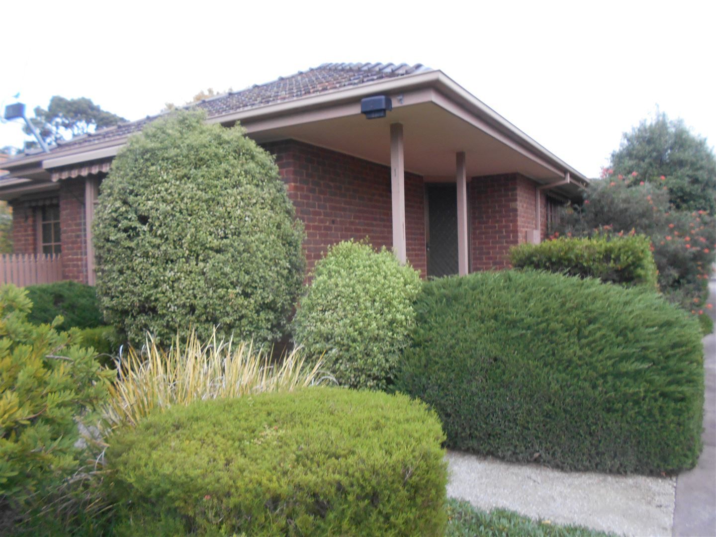3 bedrooms Apartment / Unit / Flat in 1/25 Bluehills Avenue MOUNT WAVERLEY VIC, 3149