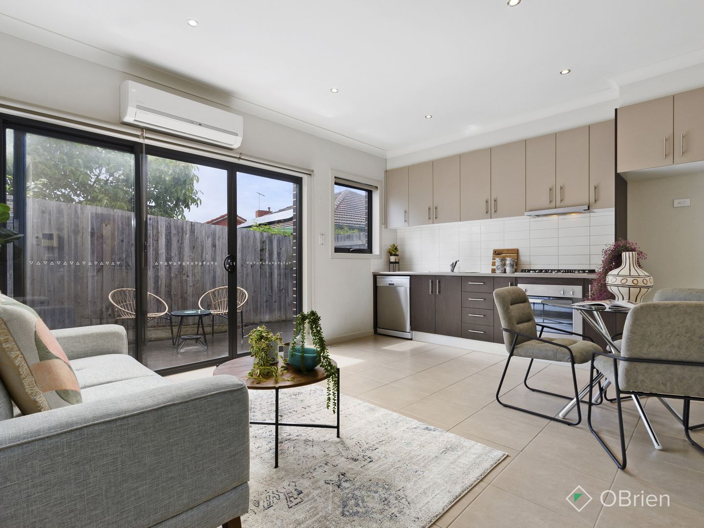 2/3 Evans Crescent, Reservoir VIC 3073, Image 1