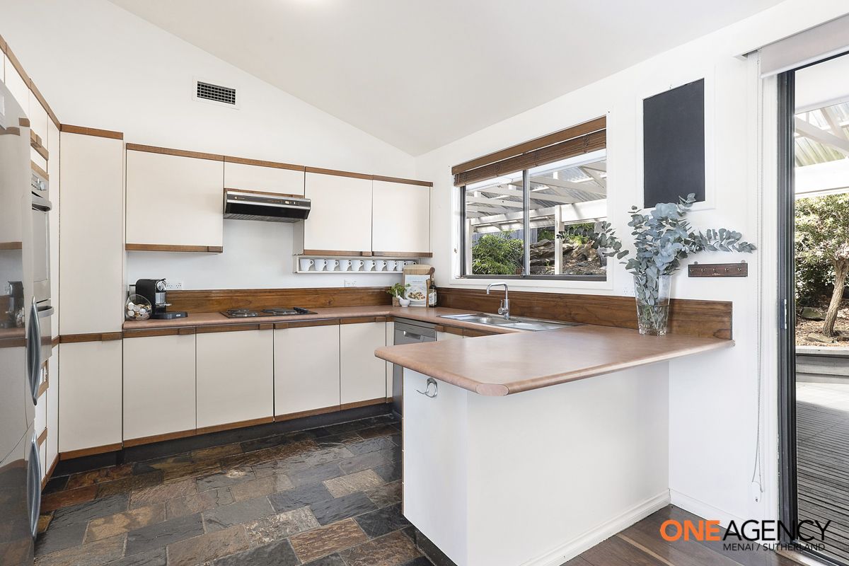 4 Barnes Crescent, Menai NSW 2234, Image 2