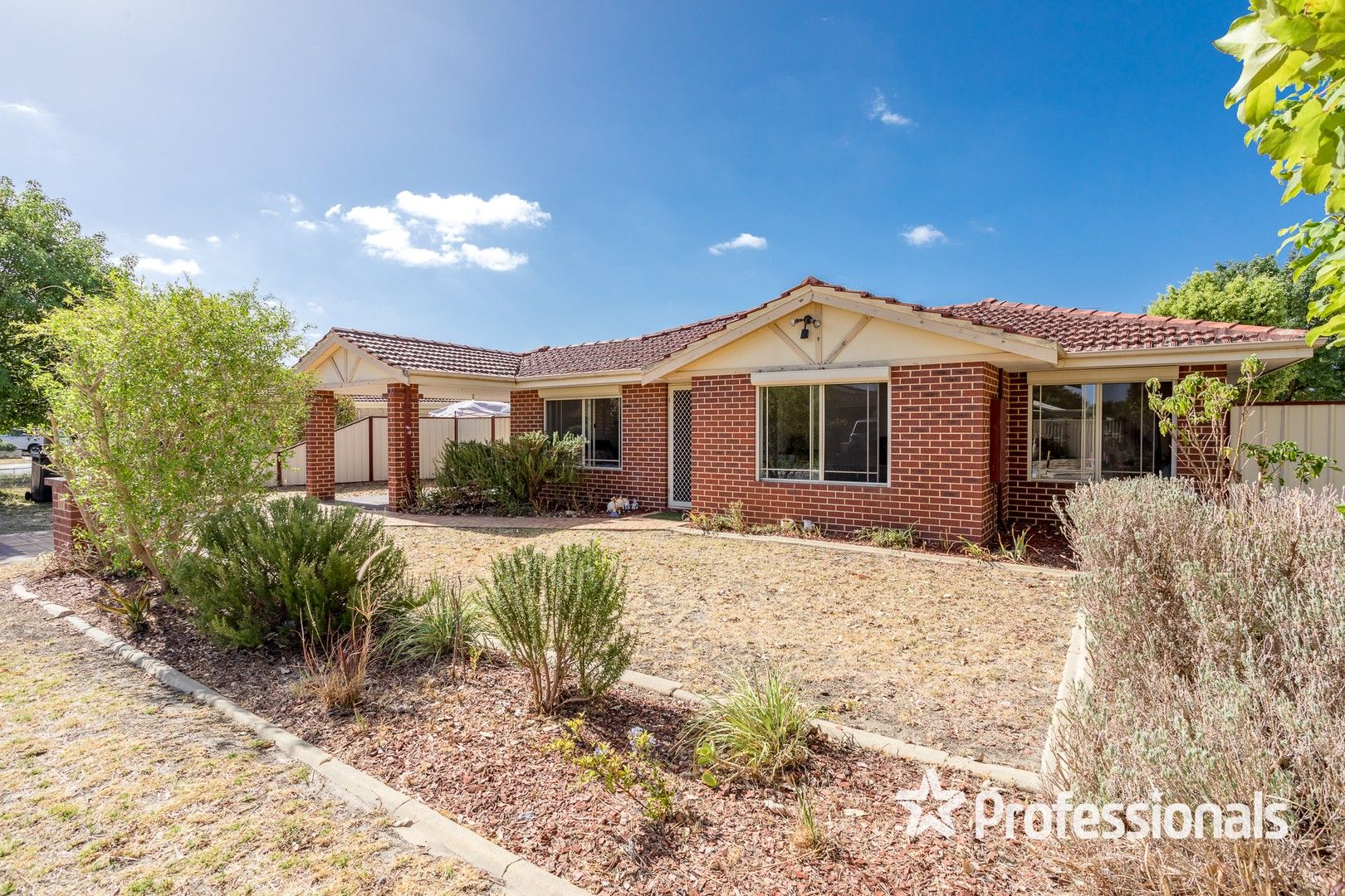 3 bedrooms House in 2 Kirkpatrick Court SEVILLE GROVE WA, 6112