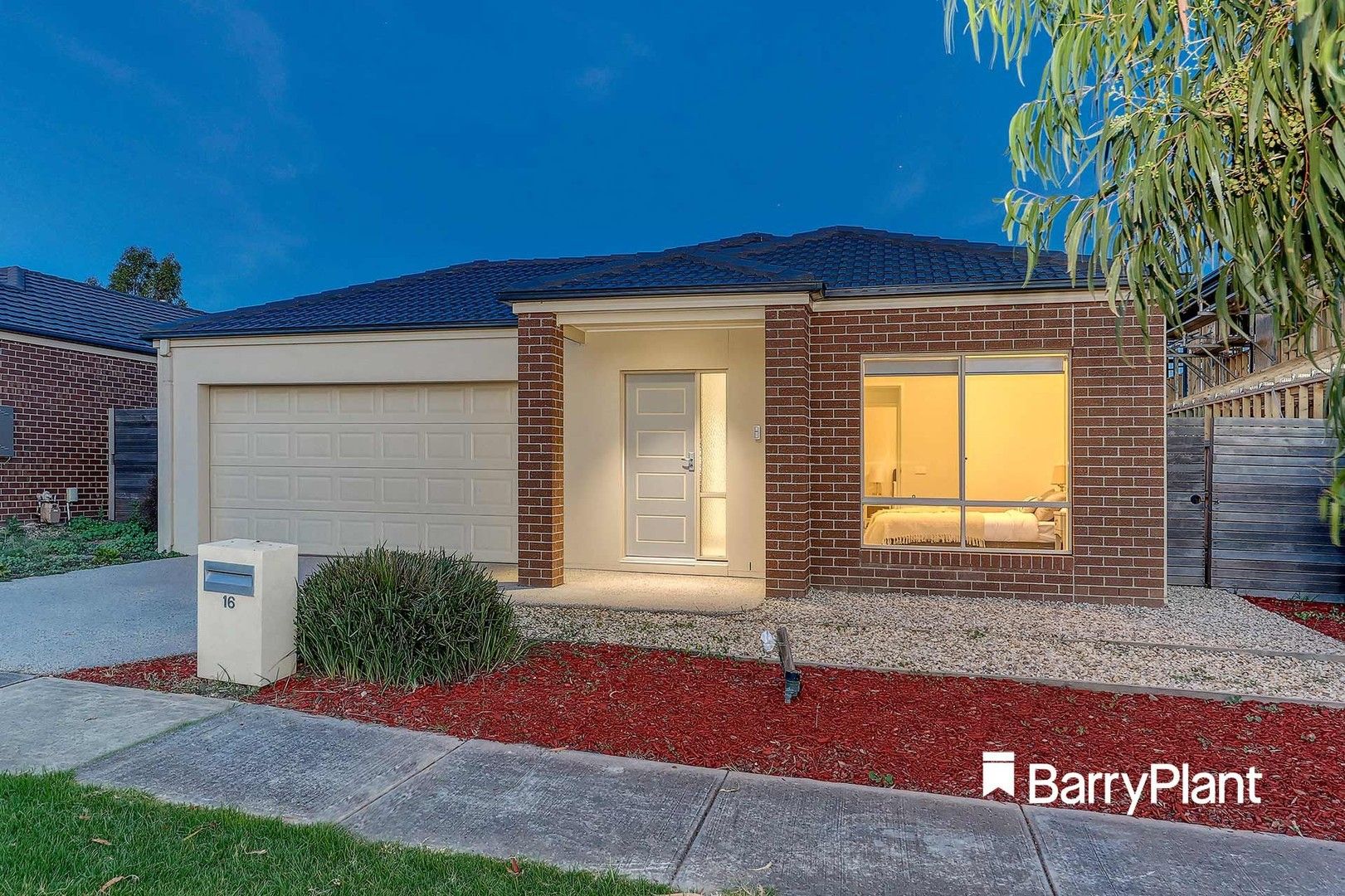 4 bedrooms House in 16 Verona Street GREENVALE VIC, 3059