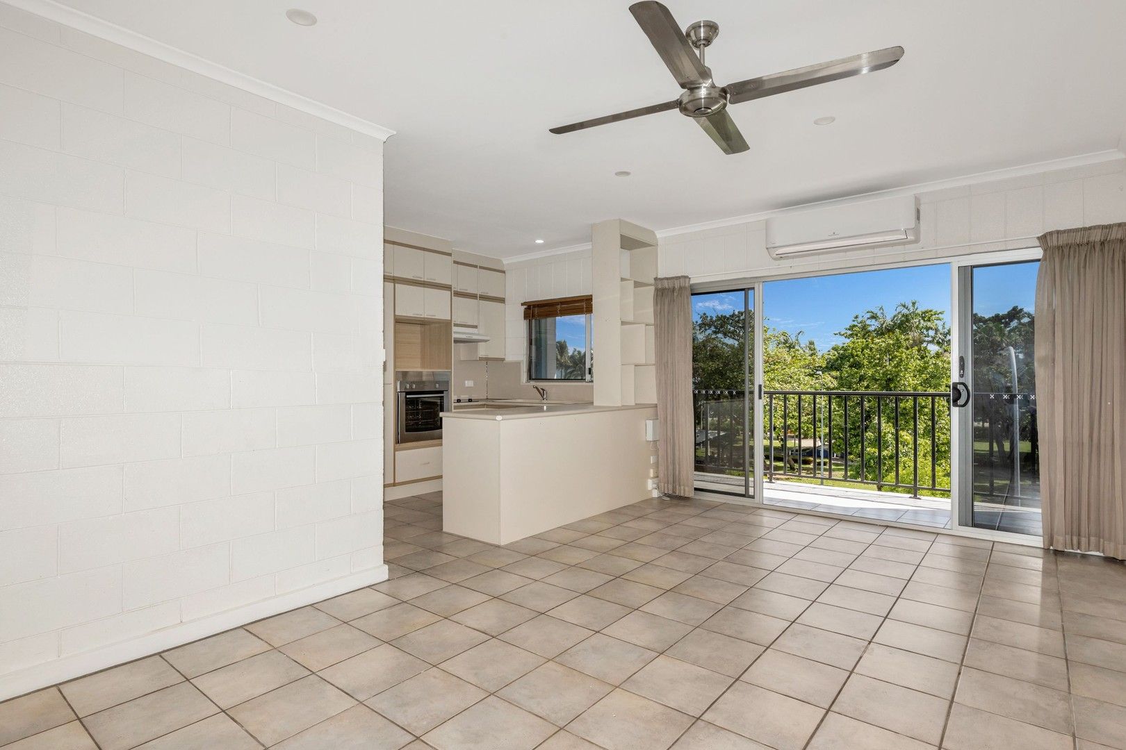 2 bedrooms House in 17/43 The Strand NORTH WARD QLD, 4810