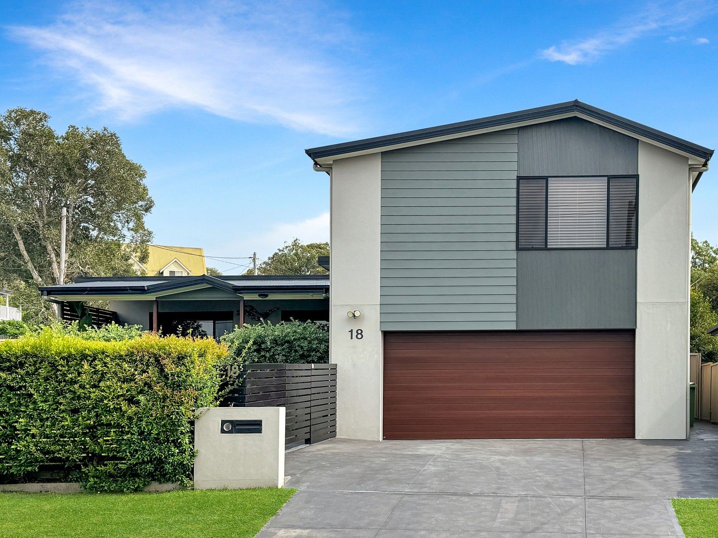 4 bedrooms House in 18 Rosemount Avenue LAKE MUNMORAH NSW, 2259