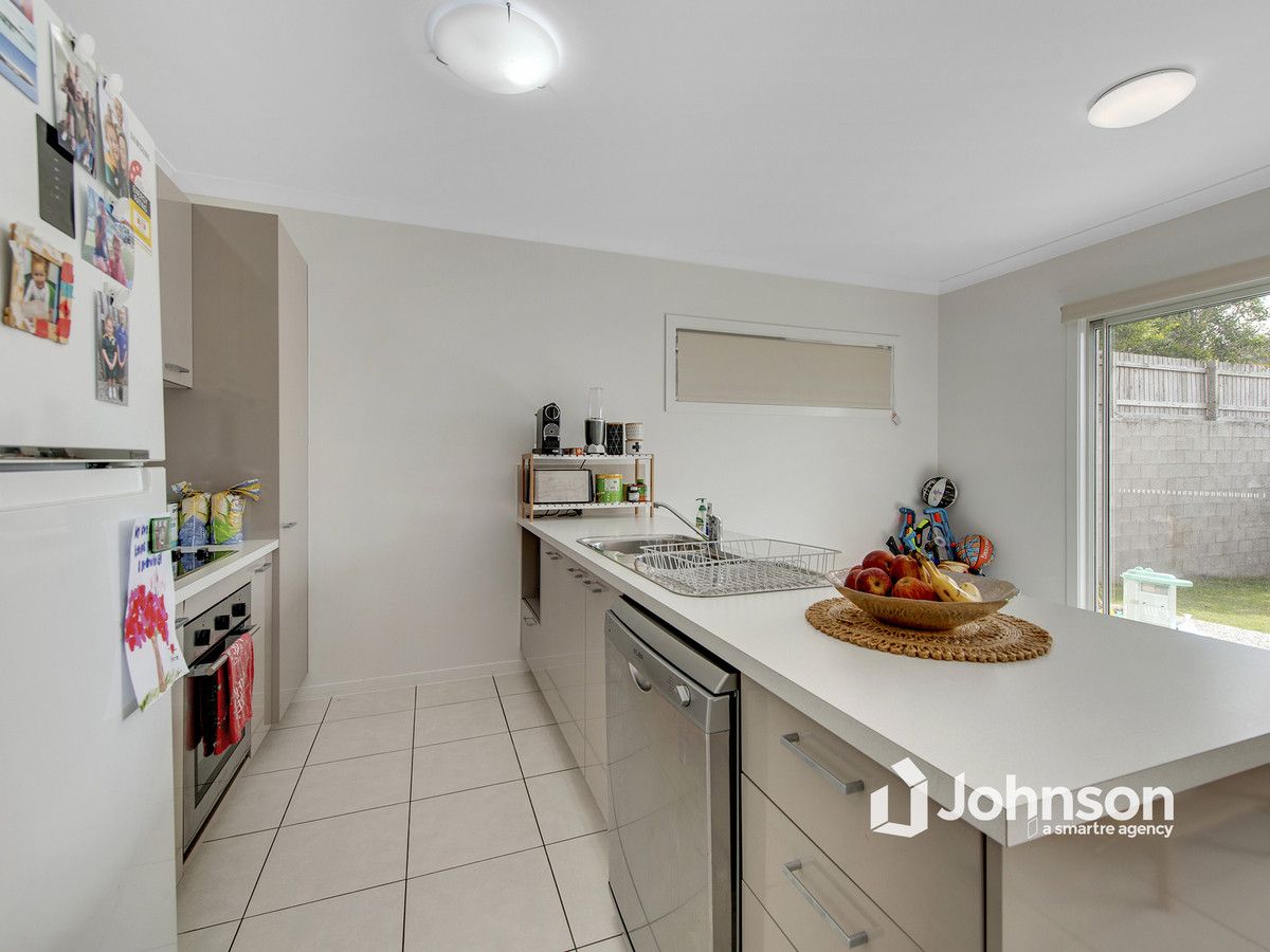 28 Napier Circuit, Silkstone QLD 4304, Image 2