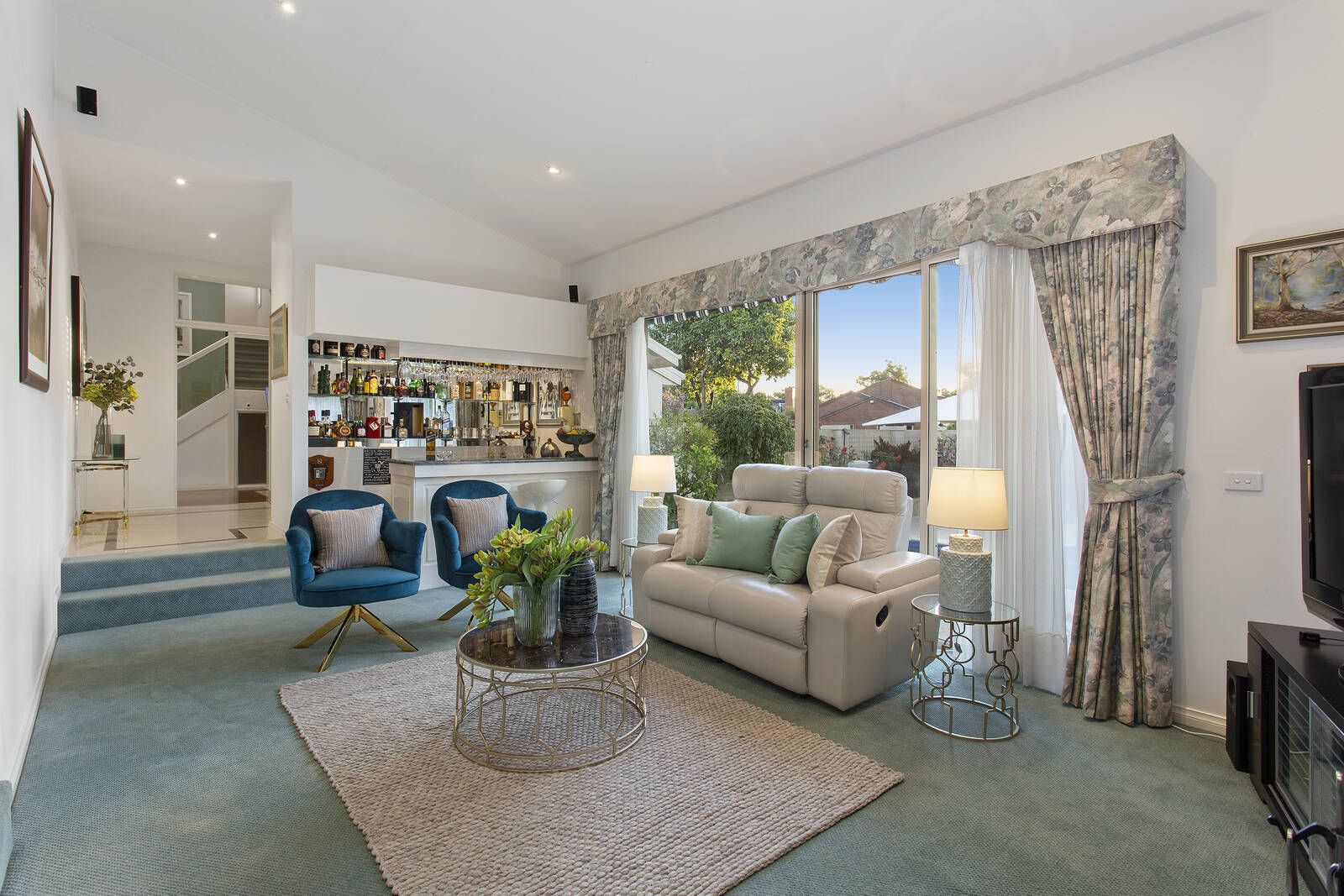 1 Downland Place, Dingley Village VIC 3172, Image 2