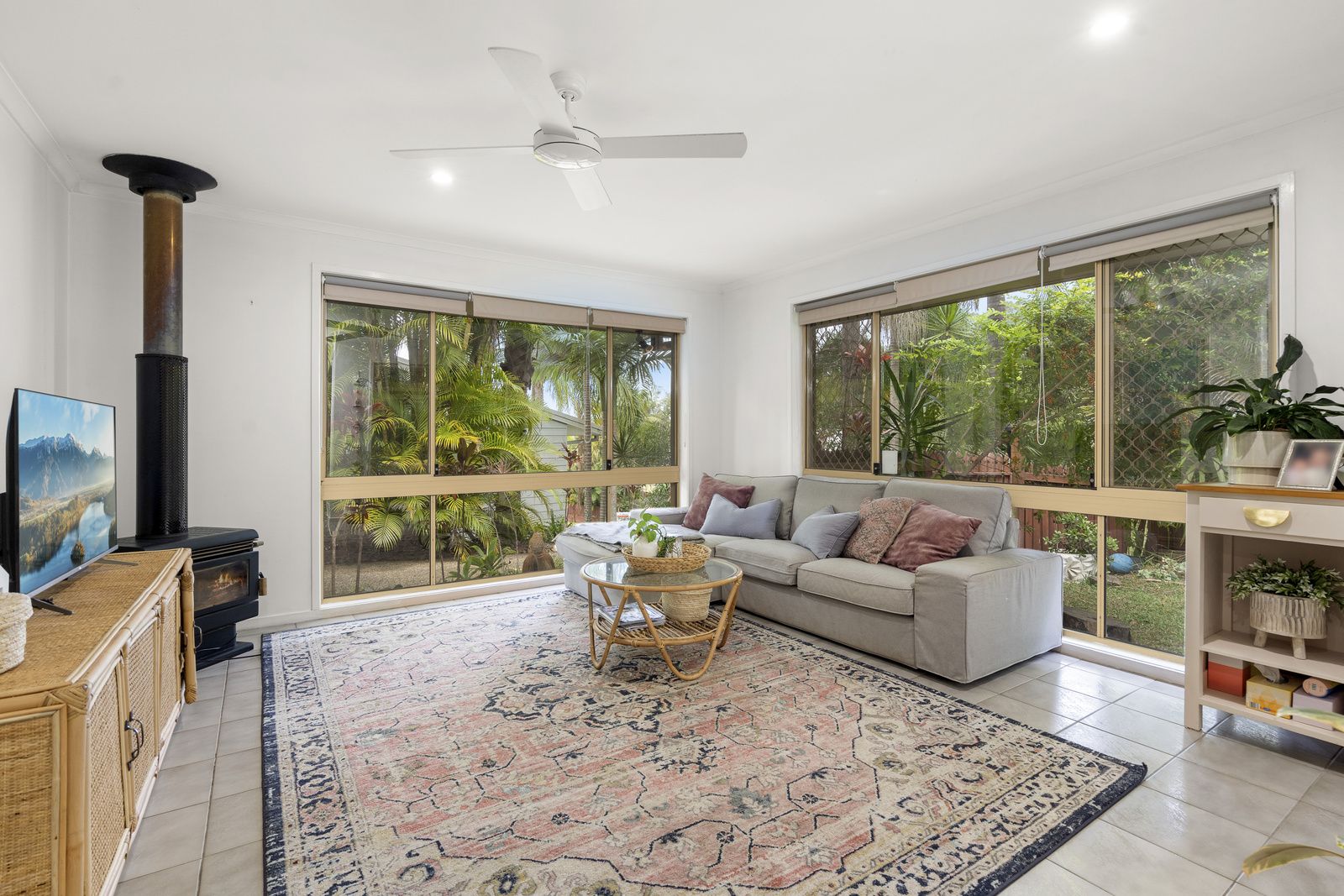 19 Bronhill Street, Currumbin Waters QLD 4223, Image 2