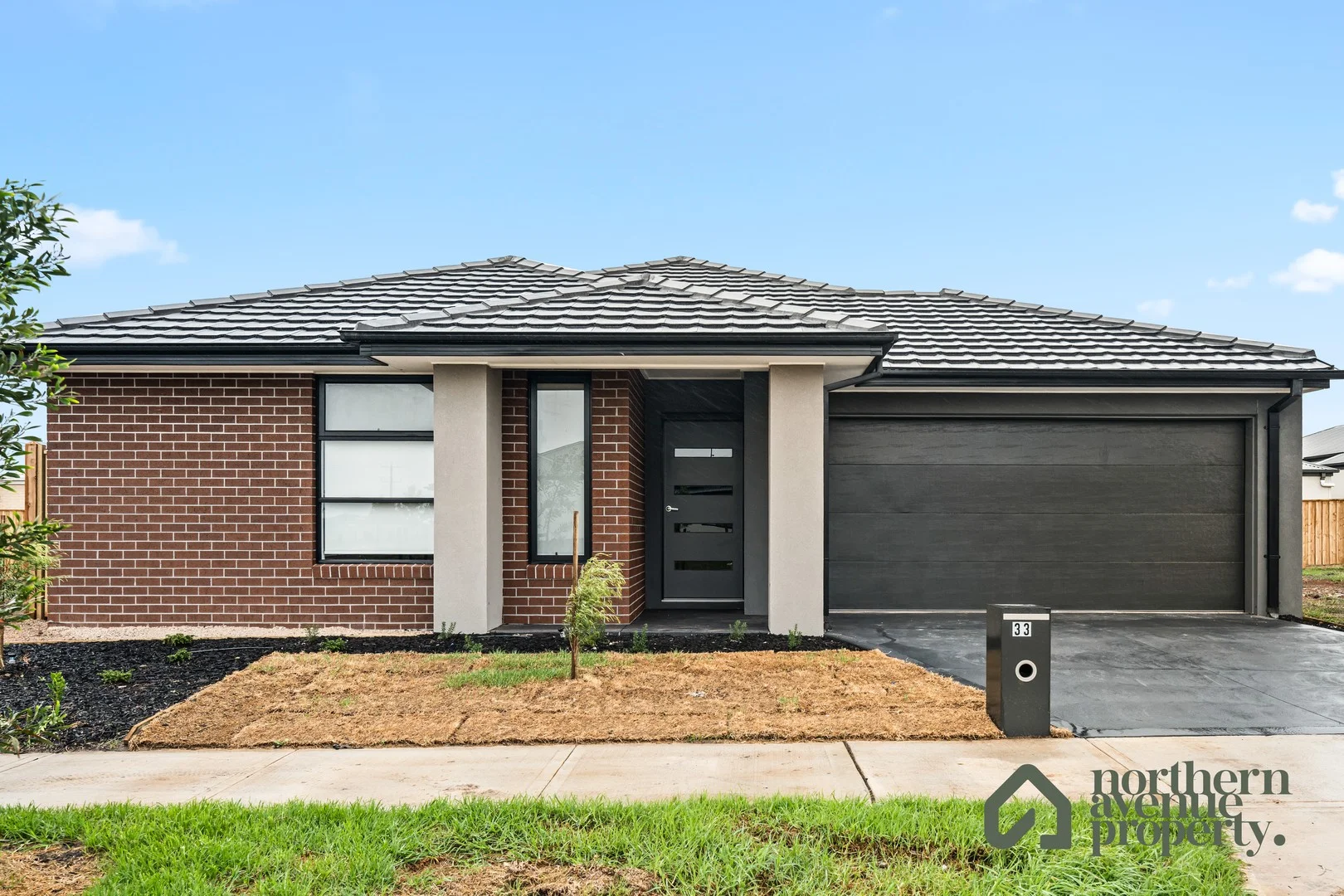 33 Blade Cct, Fraser Rise VIC 3336