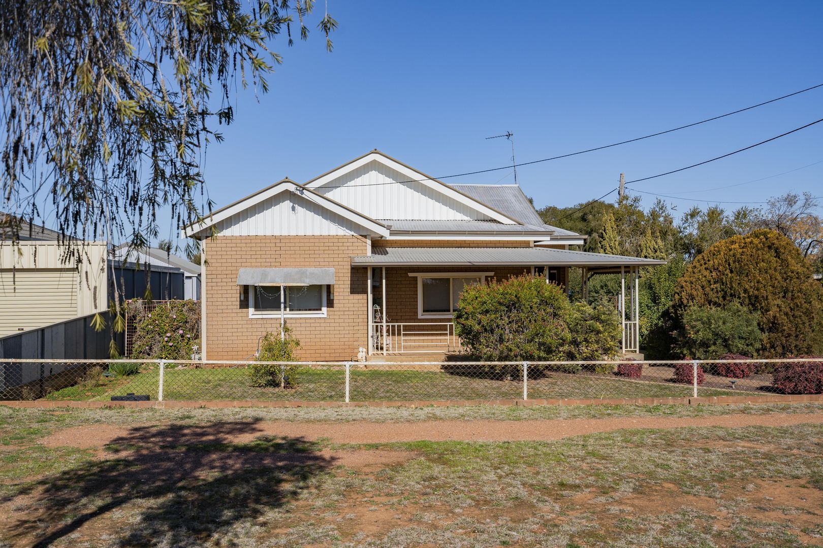 114 Kitchener Road, Temora NSW 2666 Domain