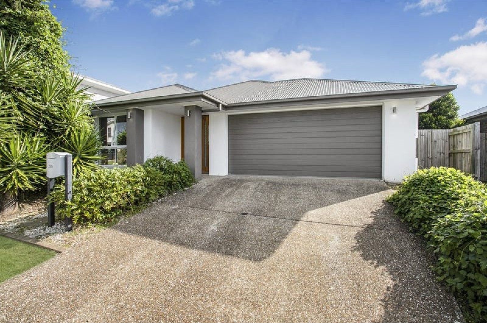 10 Bluestone Drive, Logan Reserve Property History & Address Research