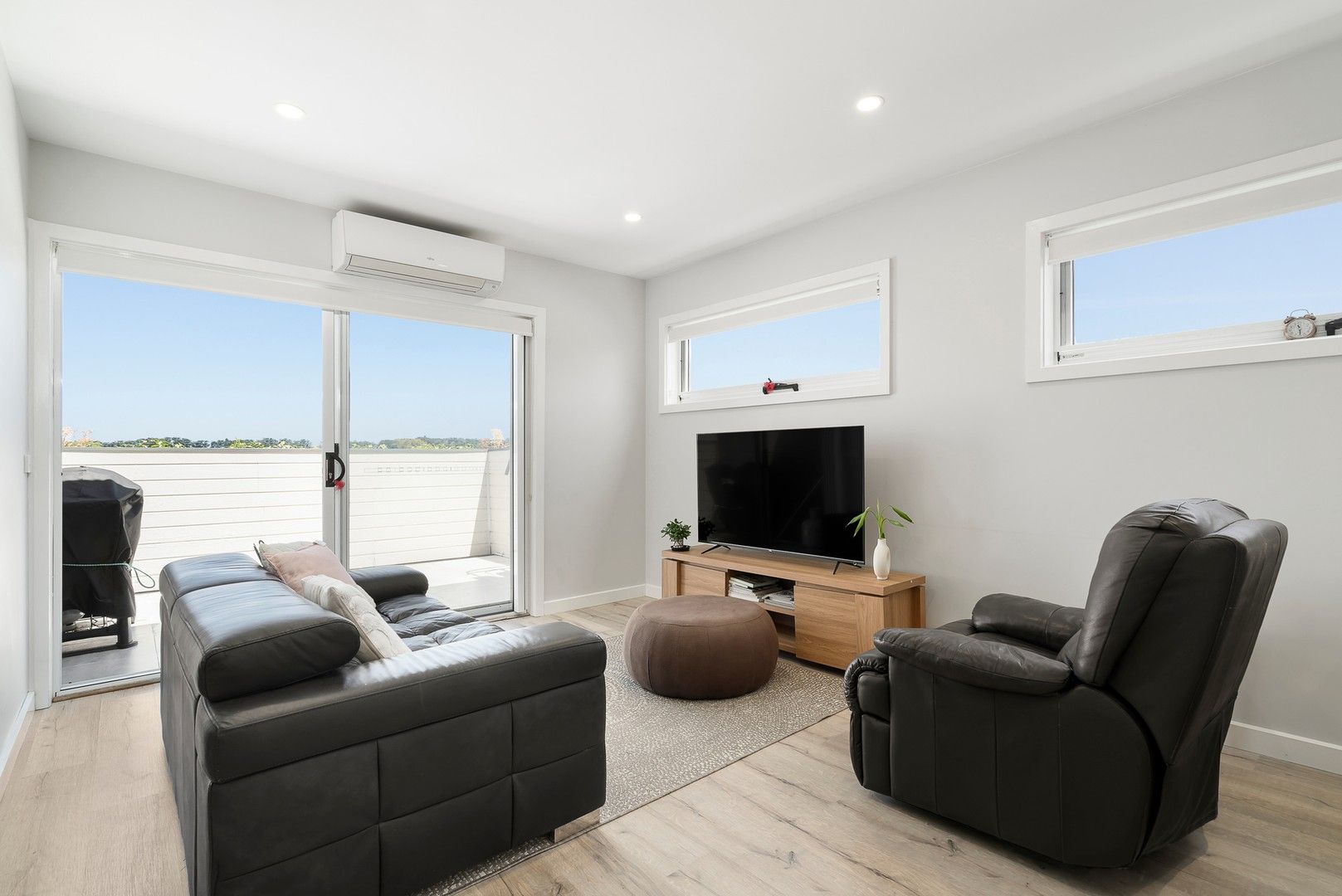 1 bedrooms Apartment / Unit / Flat in 8/9 El Centro CHIRNSIDE PARK VIC, 3116