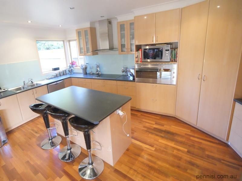 18 Holberg Street, Moonee Ponds Property History & Address Research