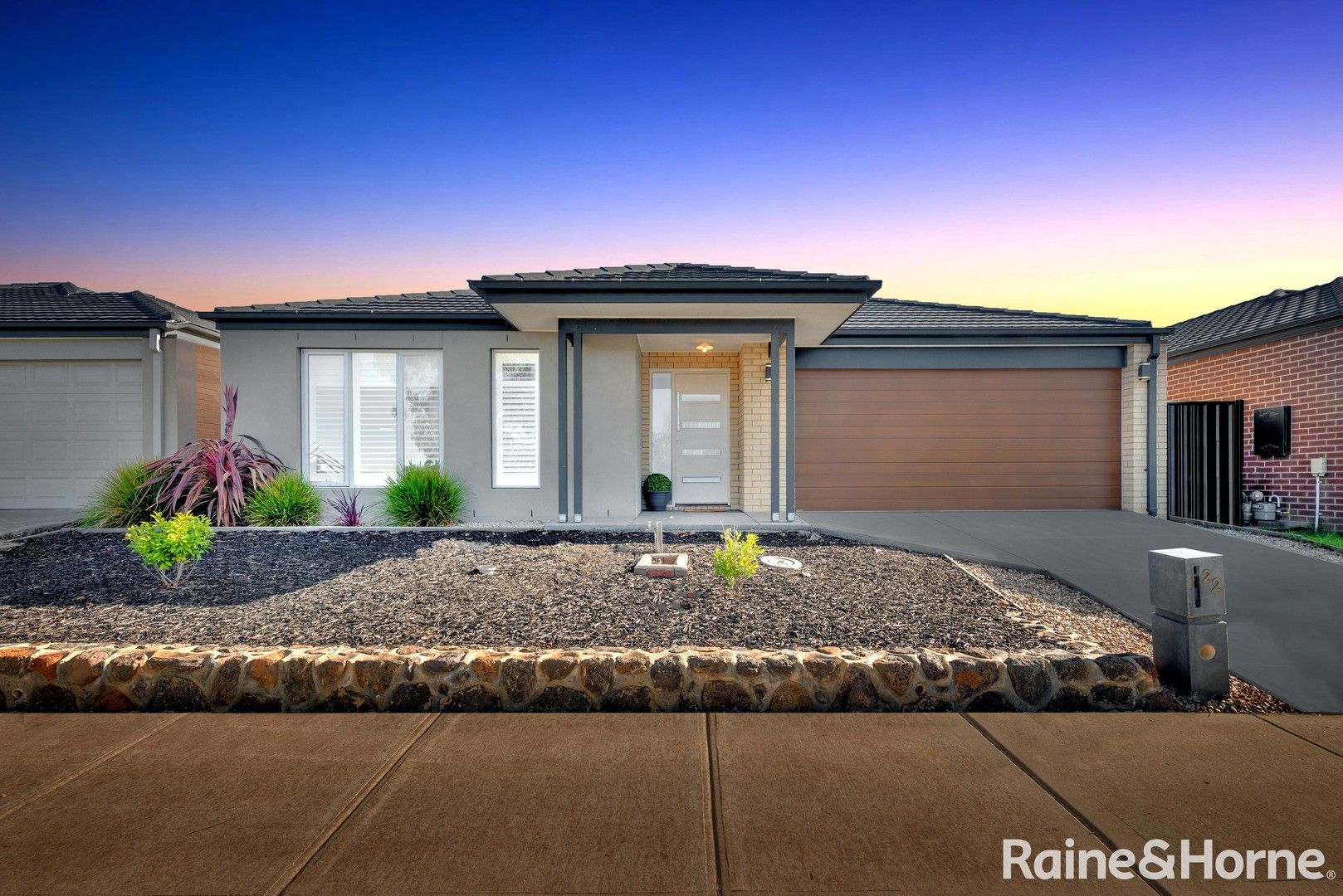 4 bedrooms House in 22 Caspar Place MADDINGLEY VIC, 3340