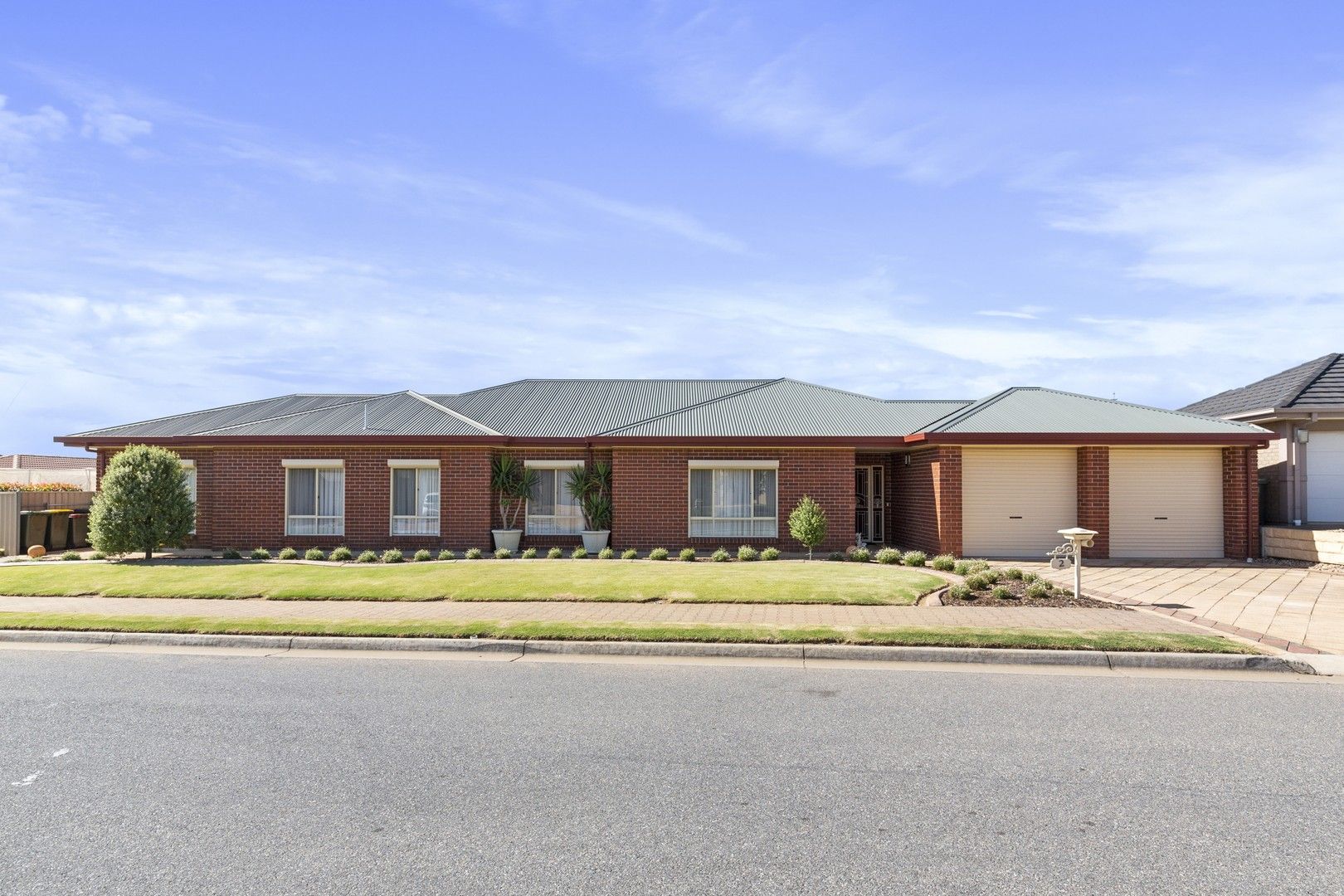 4 bedrooms House in 2 Carlisle Court HALLETT COVE SA, 5158