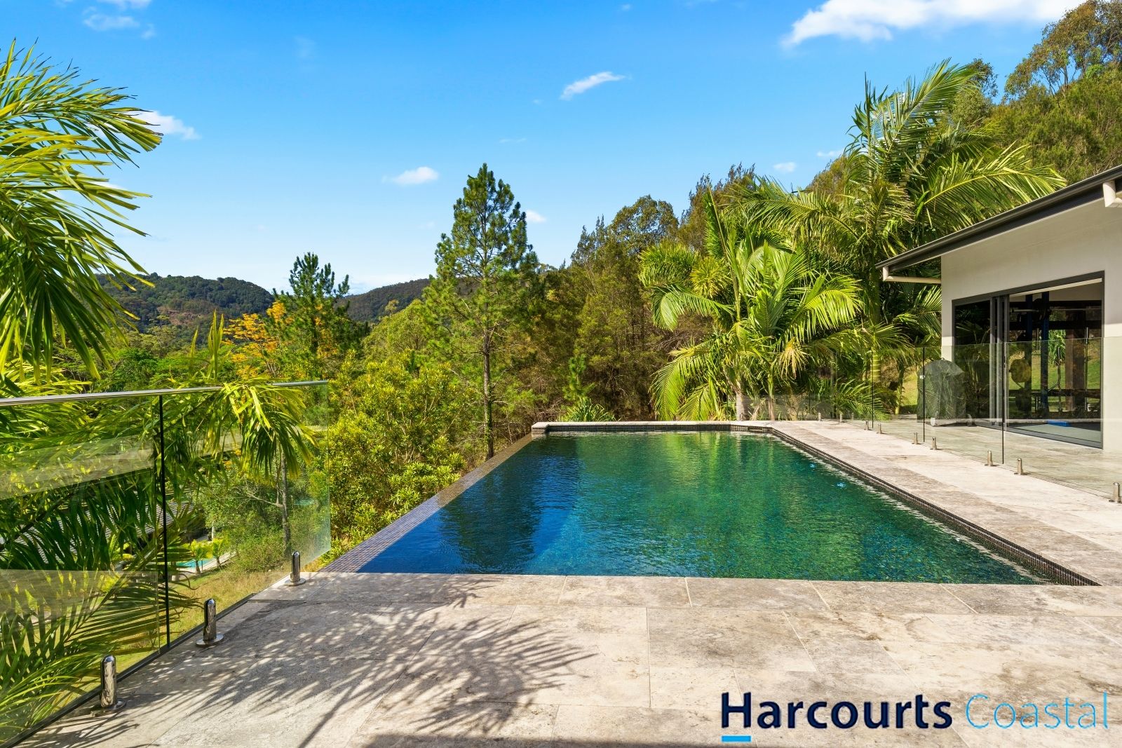 5 bedrooms House in 6 Yallanbee Court WONGAWALLAN QLD, 4210