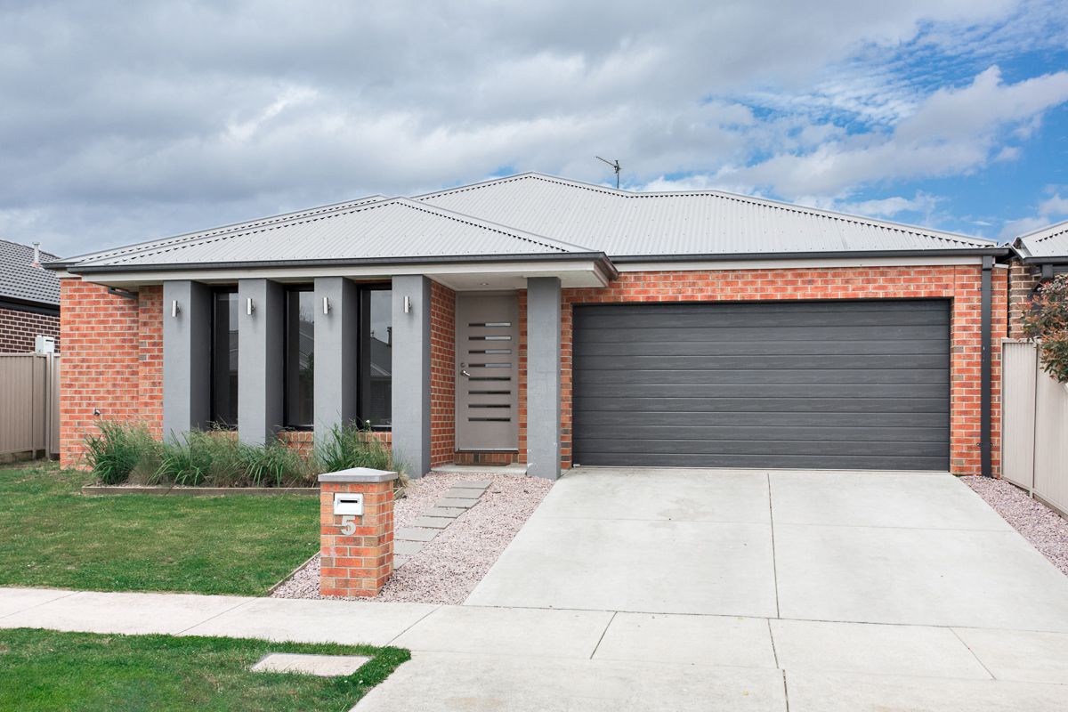 4 bedrooms House in 5 Carrum Street ALFREDTON VIC, 3350