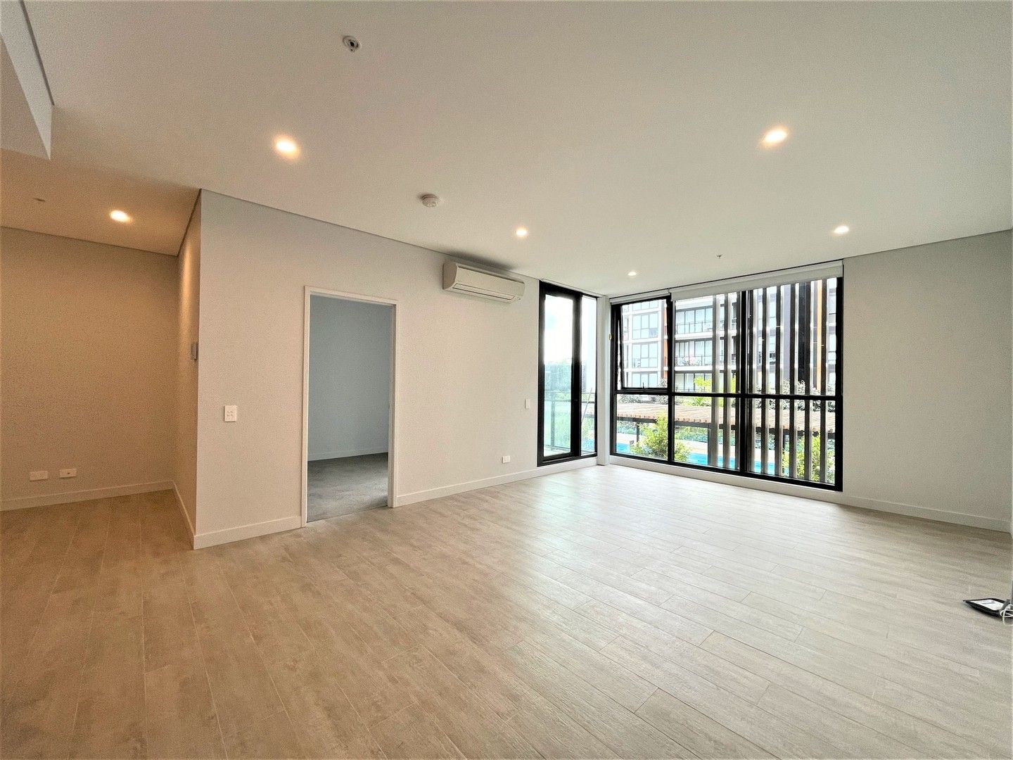 2 bedrooms Apartment / Unit / Flat in 405/4 Henderson Road EDMONDSON PARK NSW, 2174