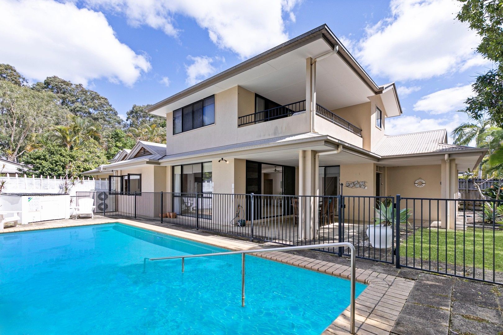 4 bedrooms House in 6 Cove Court NOOSAVILLE QLD, 4566