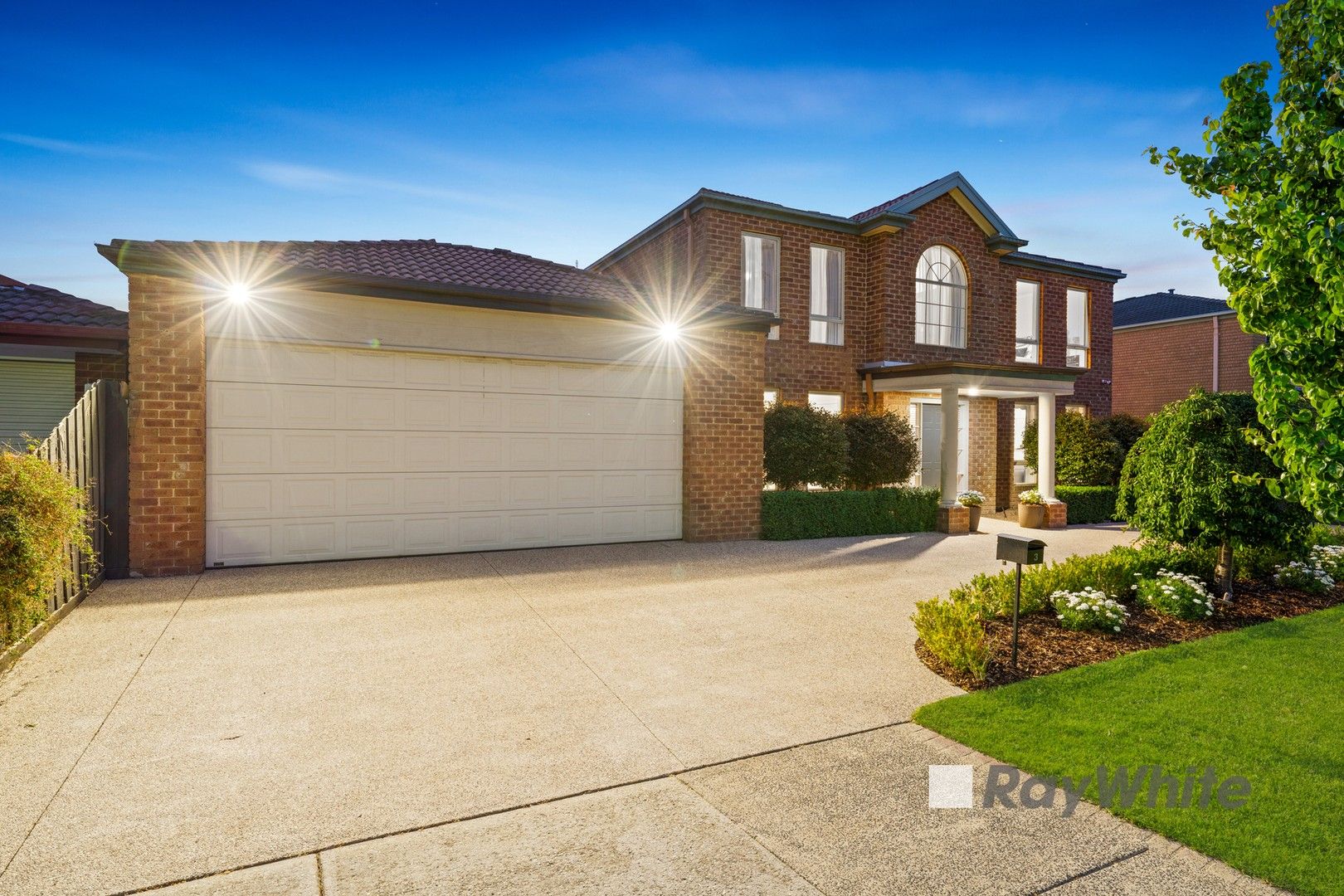 5 bedrooms House in 3 Berkshire Place NARRE WARREN SOUTH VIC, 3805