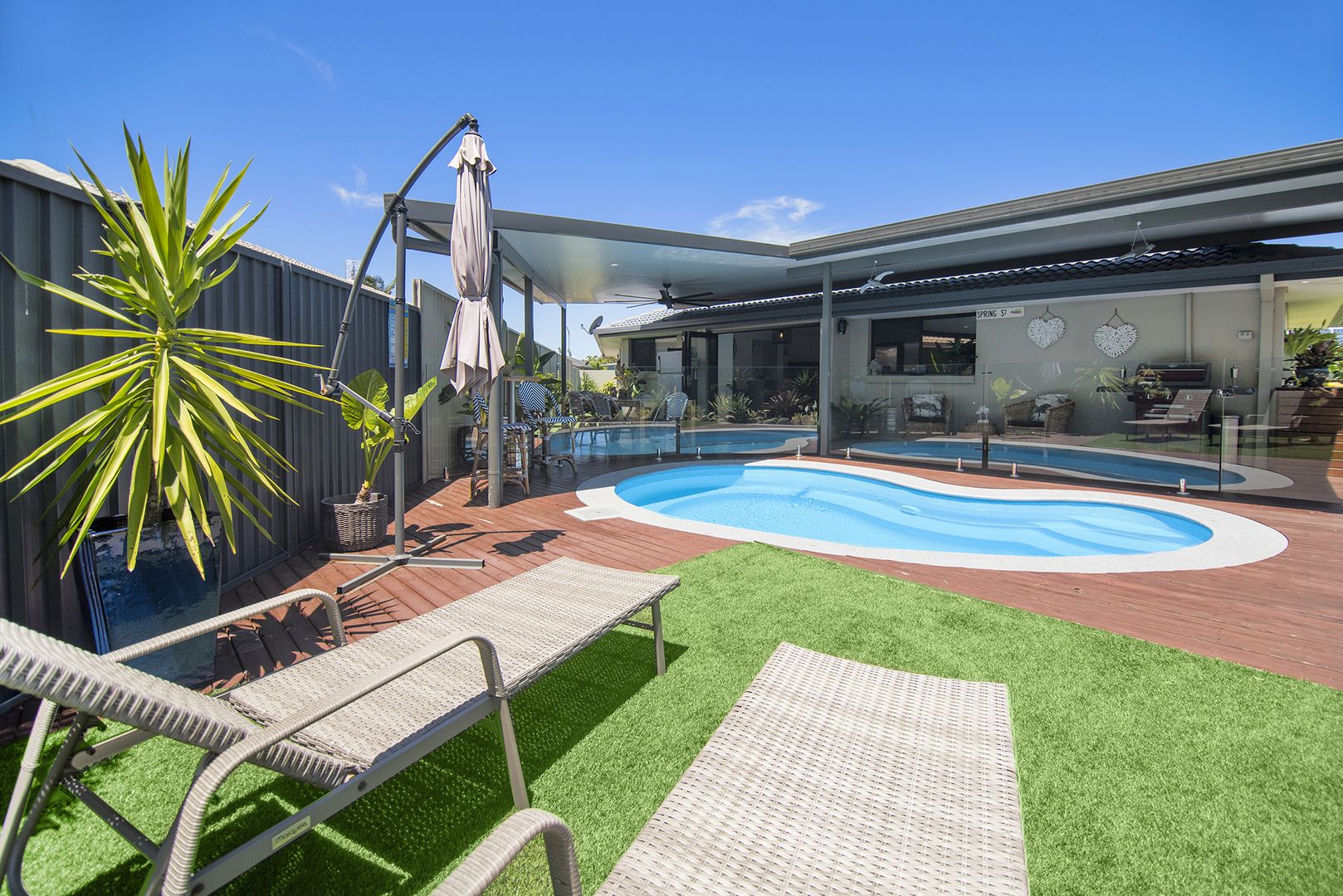 30 Sundown Drive, Paradise Point QLD 4216, Image 2