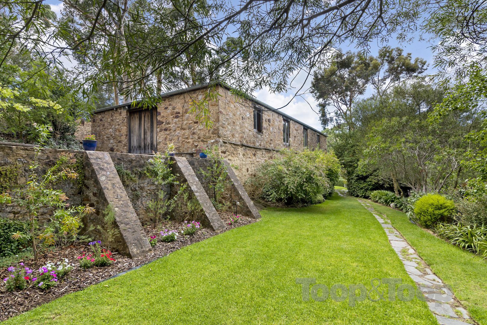 213 Coromandel Parade, Coromandel Valle Property History & Address