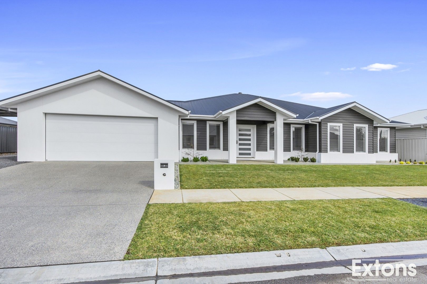 4 bedrooms House in 7 Koop Street YARRAWONGA VIC, 3730