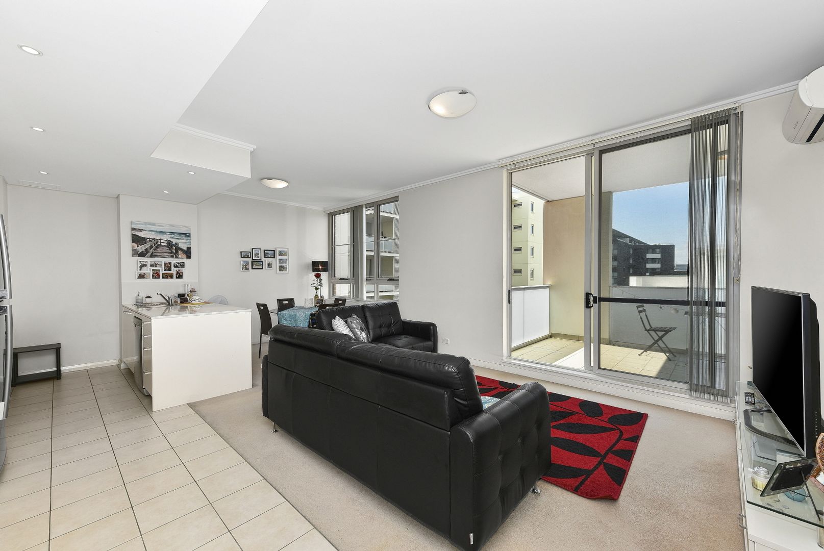 587/33 Hill Road, Wentworth Point NSW 2127, Image 2
