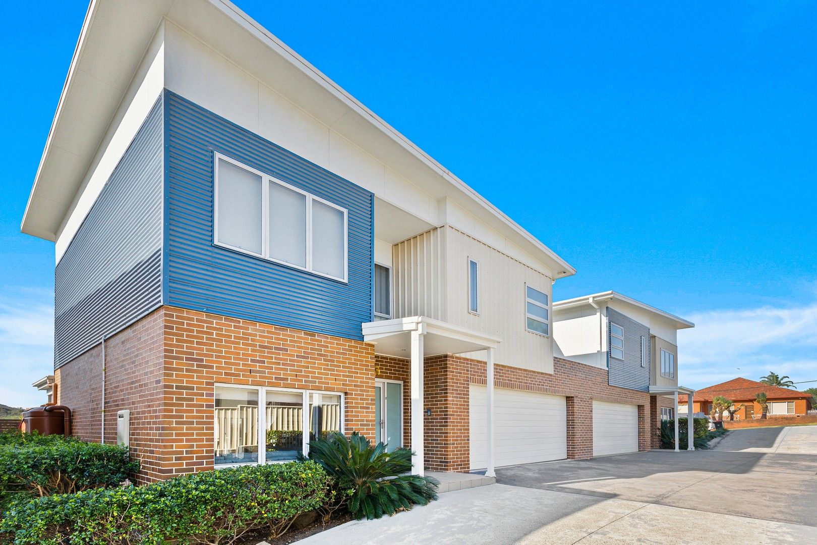 3 bedrooms Townhouse in 2/12 Russell Street BALGOWNIE NSW, 2519