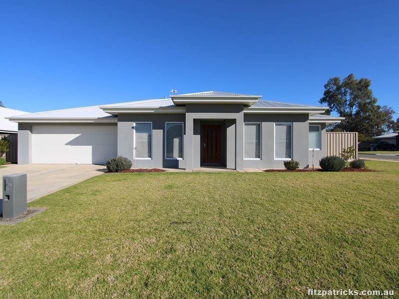 3 bedrooms House in 103 Messenger Avenue BOOROOMA NSW, 2650